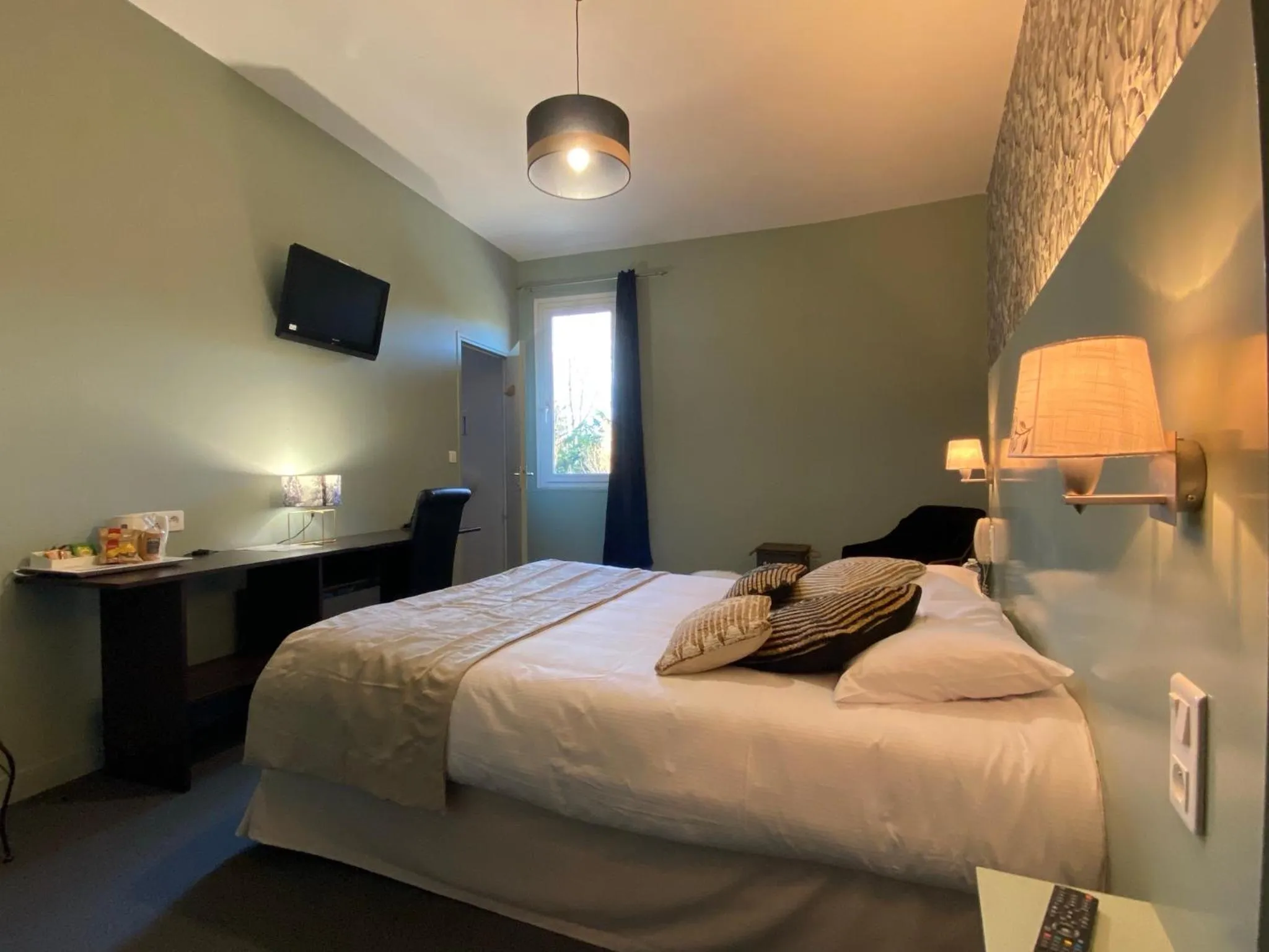 Photo of the whole room, Bed in Logis hôtel Aux Berges de l'Aveyron