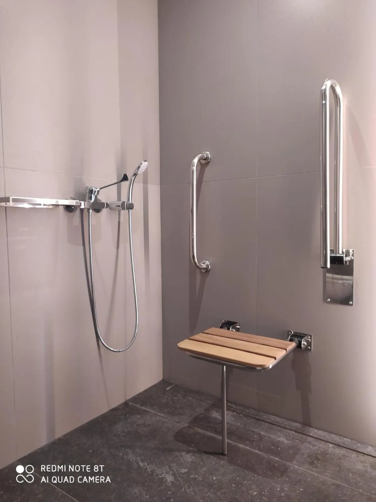 Shower in LAS HOTEL & SPA