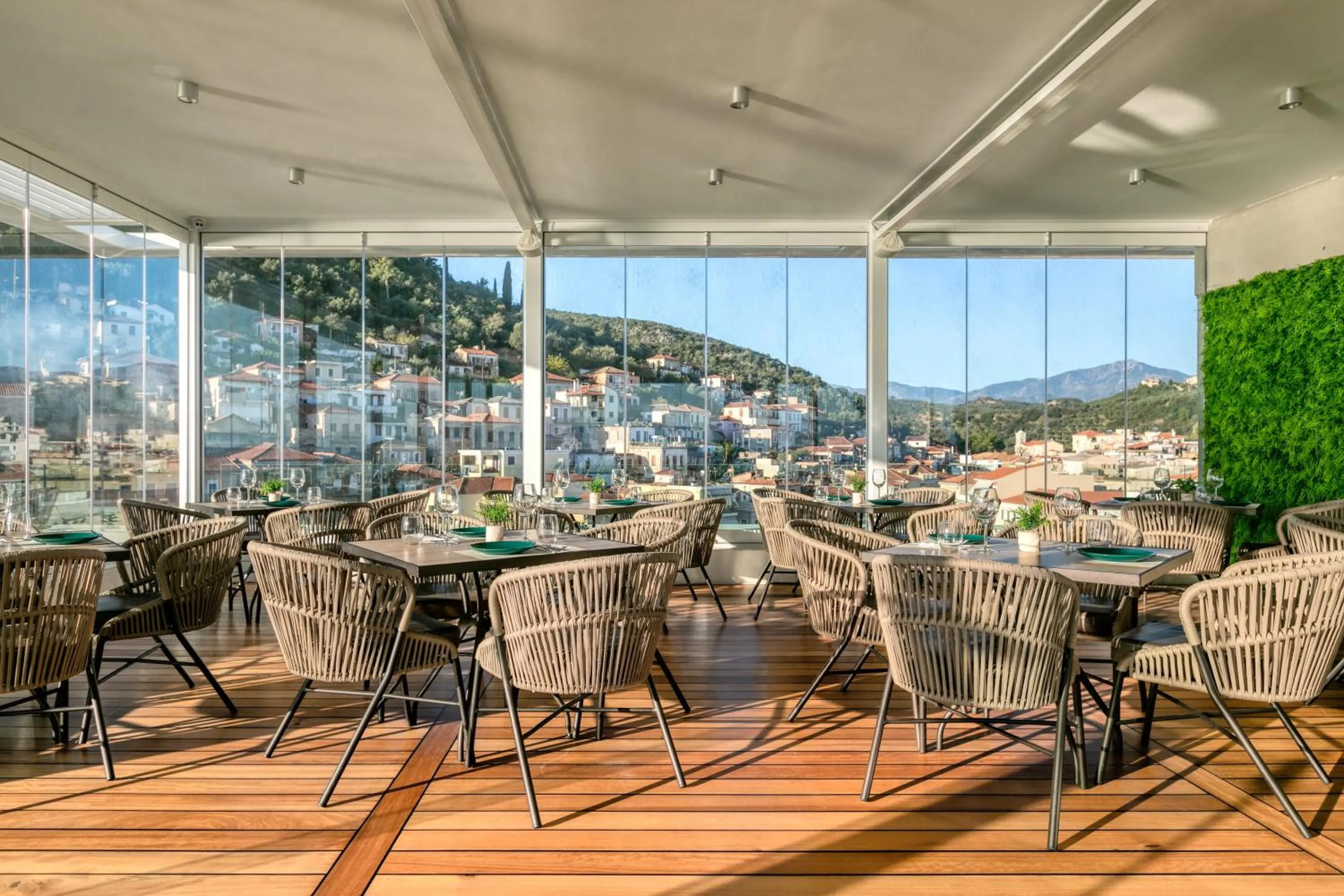 Restaurant/places to eat in LAS HOTEL & SPA