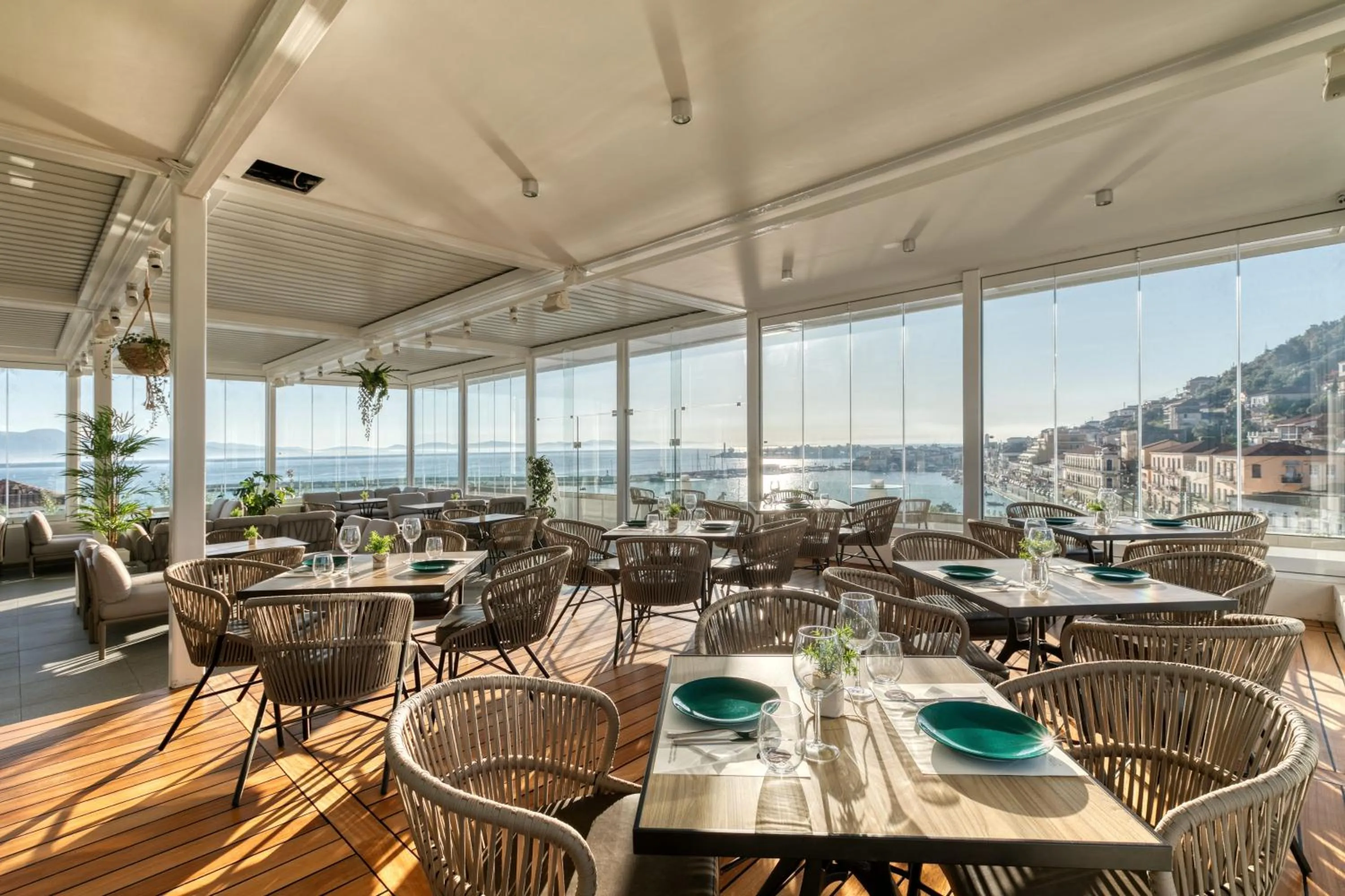 Restaurant/places to eat in LAS HOTEL & SPA