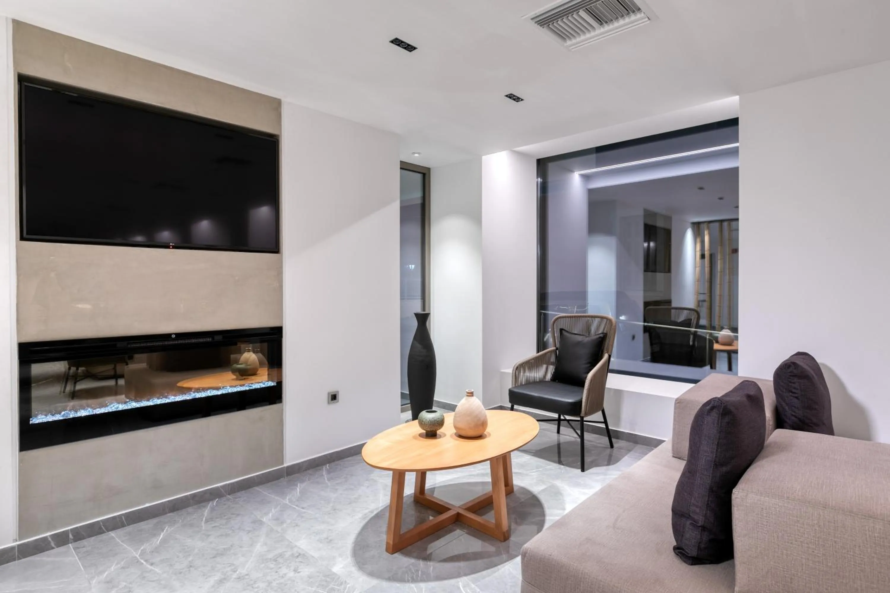 Communal lounge/ TV room in LAS HOTEL & SPA