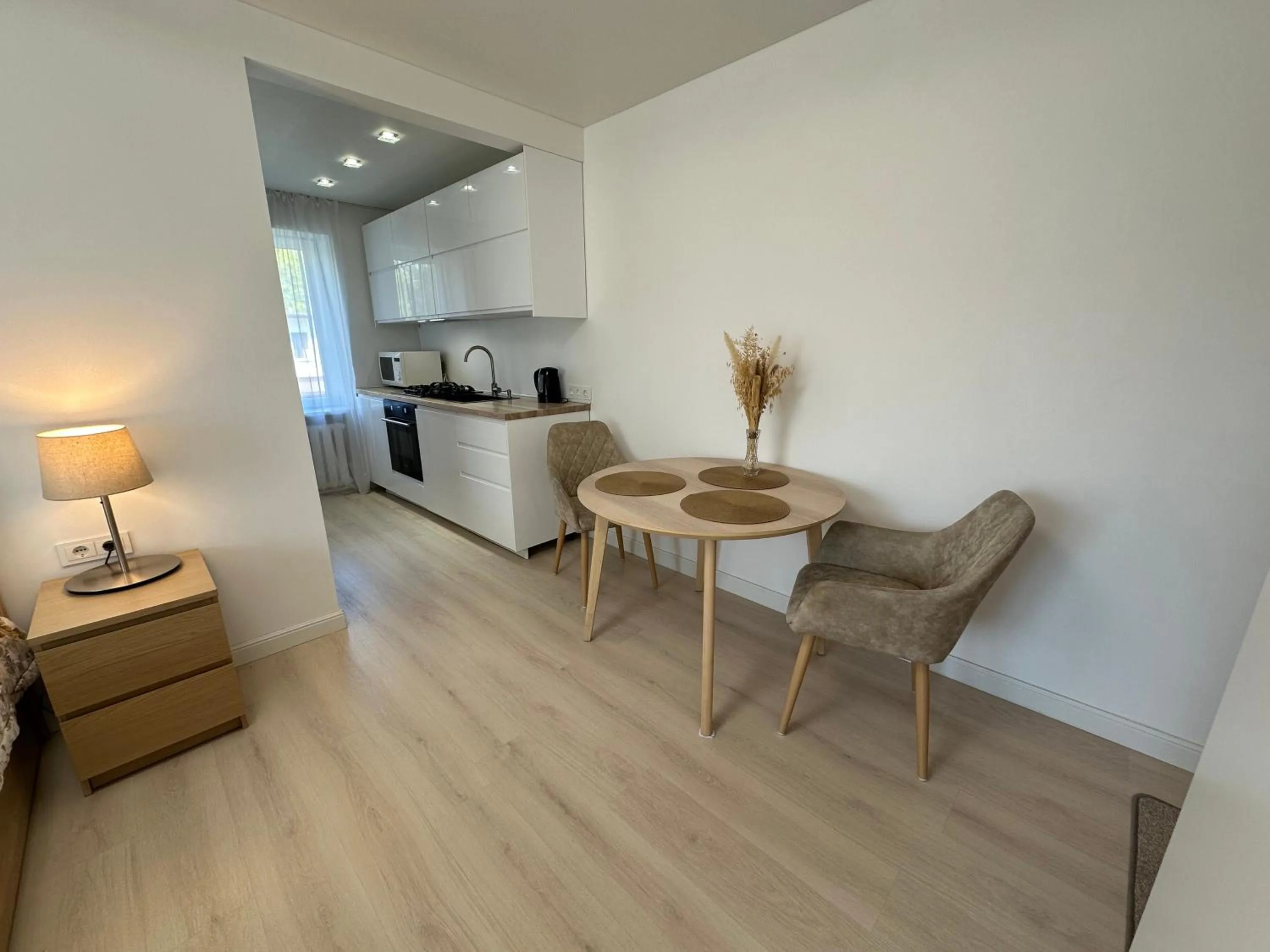 Apartamentai šalia baseino