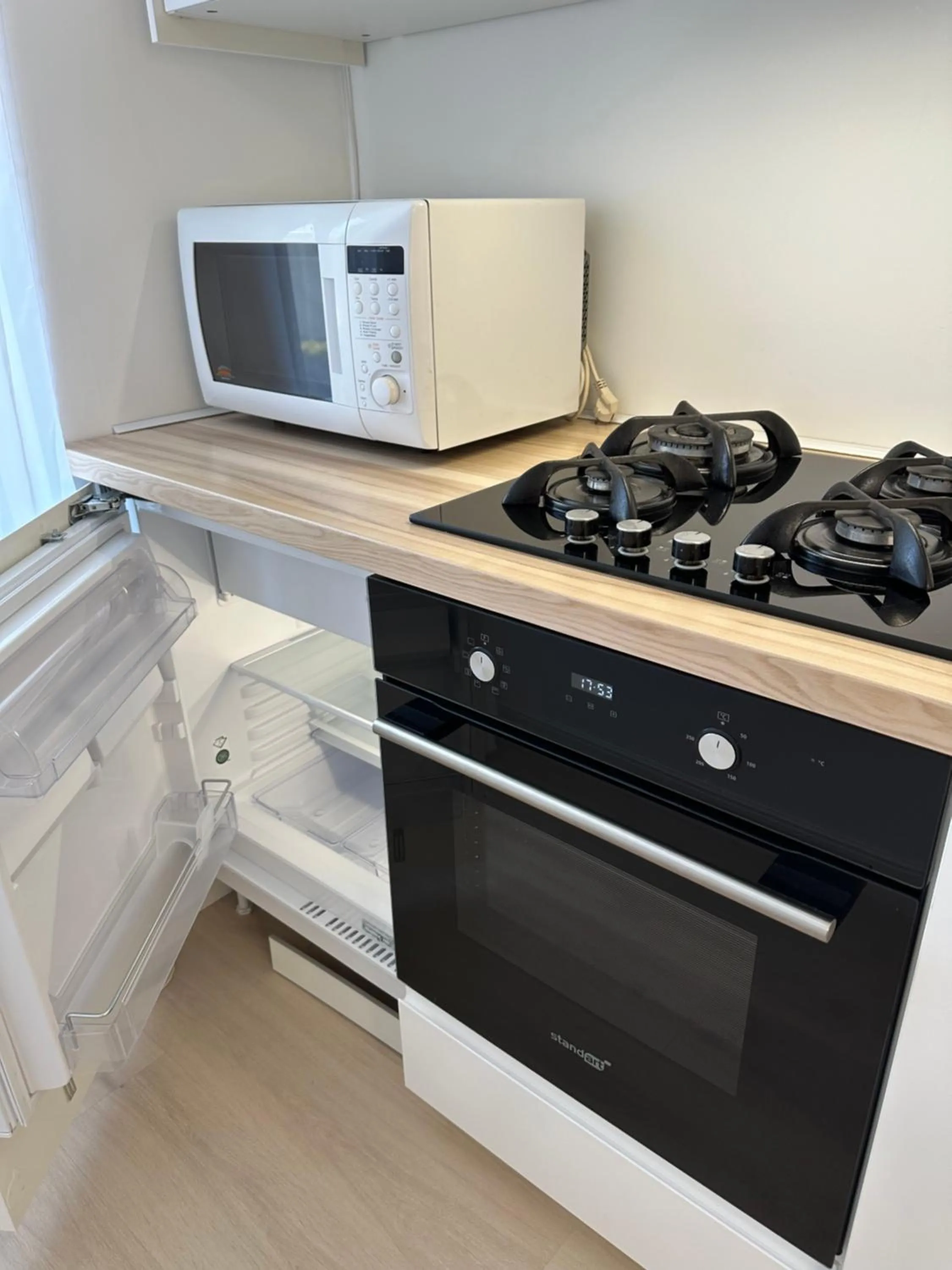 Apartamentai šalia baseino