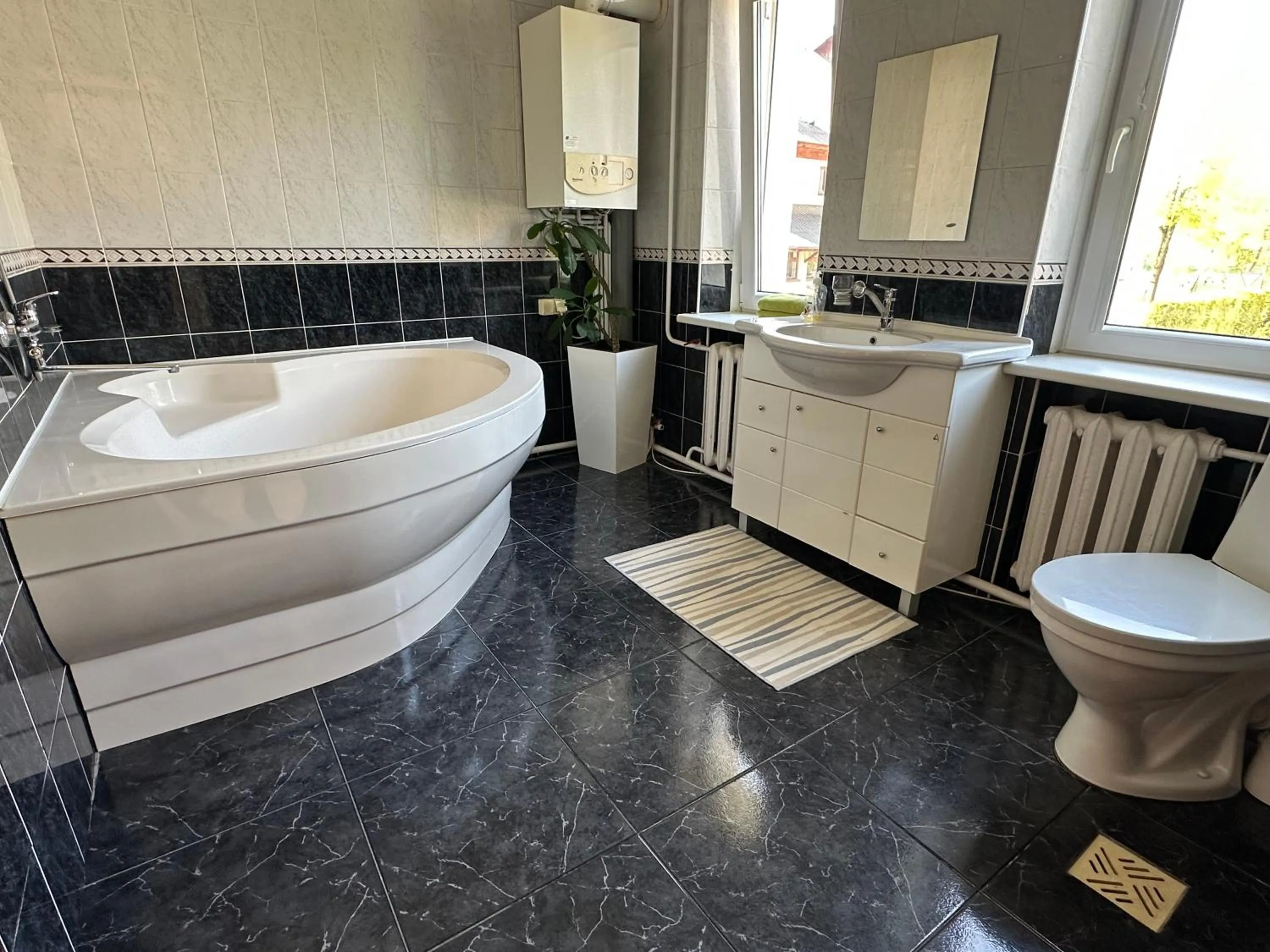 Apartamentai šalia baseino