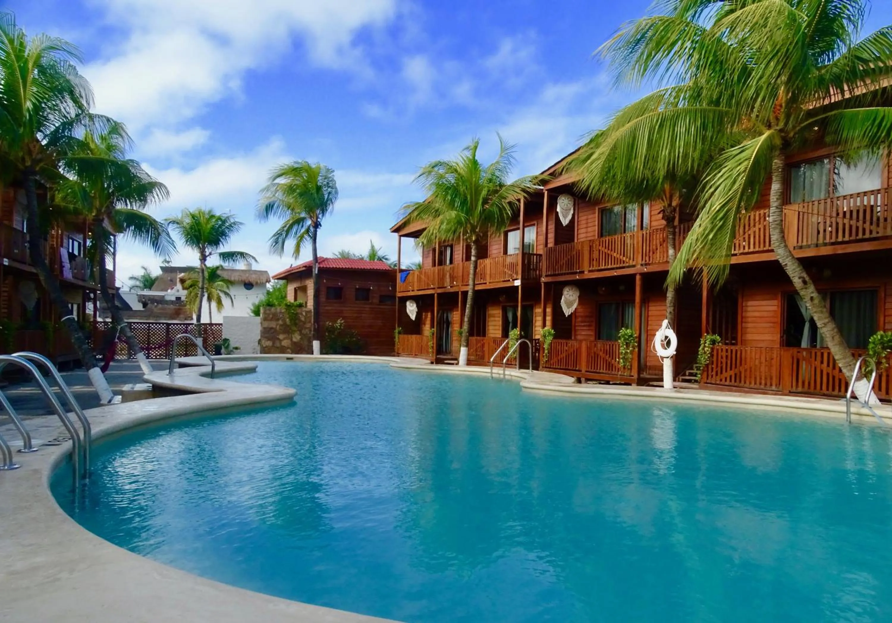 Swimming pool in Coconut by ÓOL Hotels
