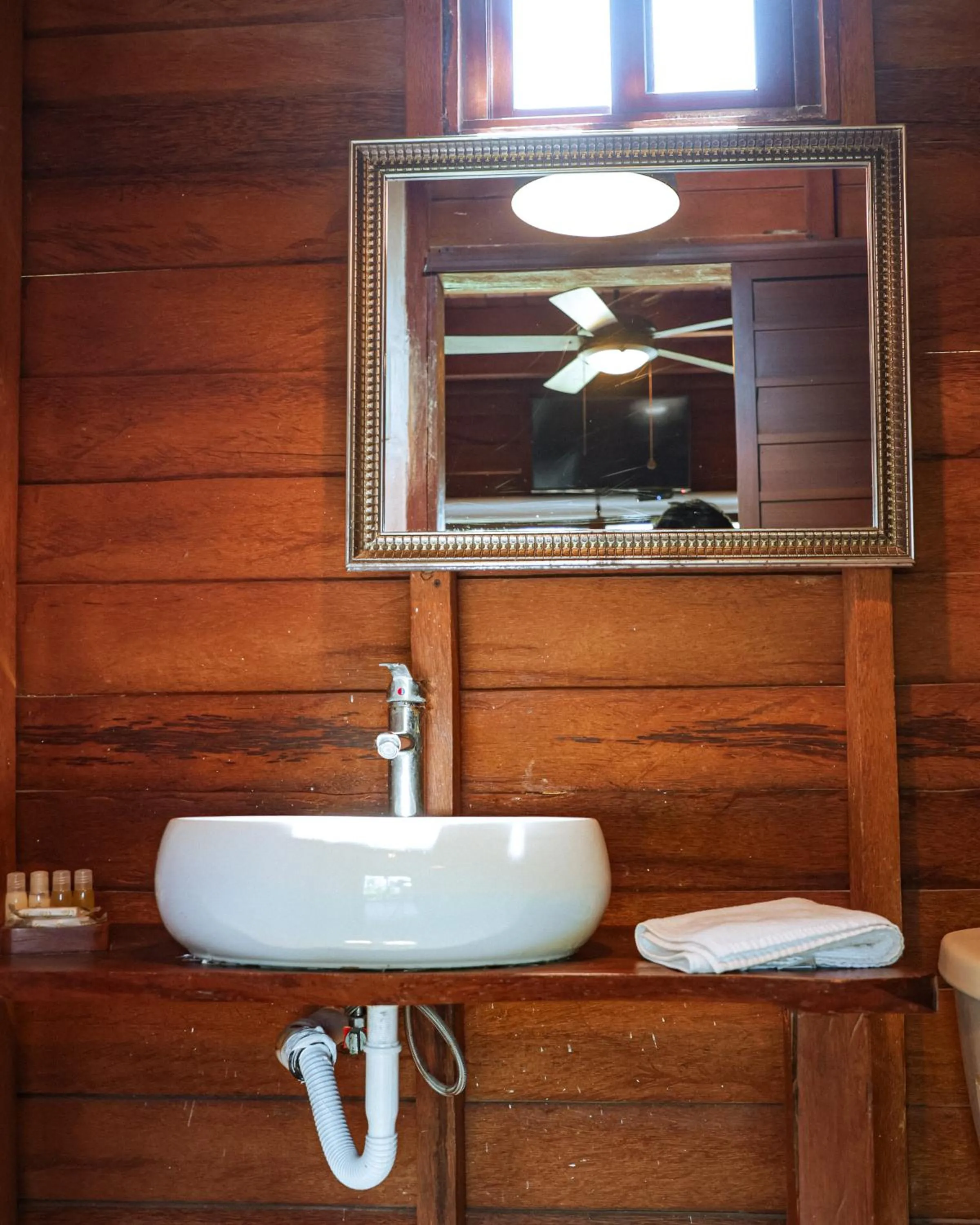 Bathroom in Coconut by ÓOL Hotels