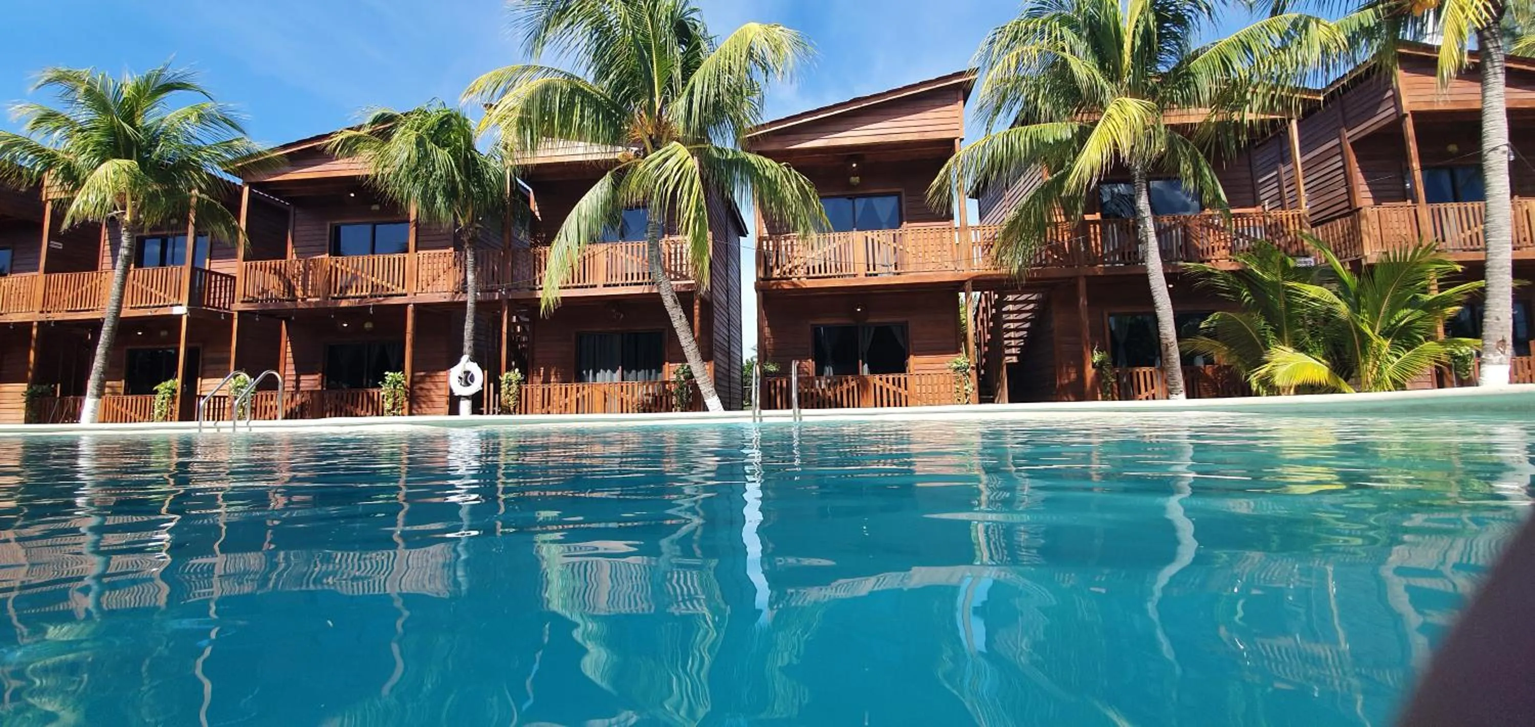 Swimming pool in Coconut by ÓOL Hotels
