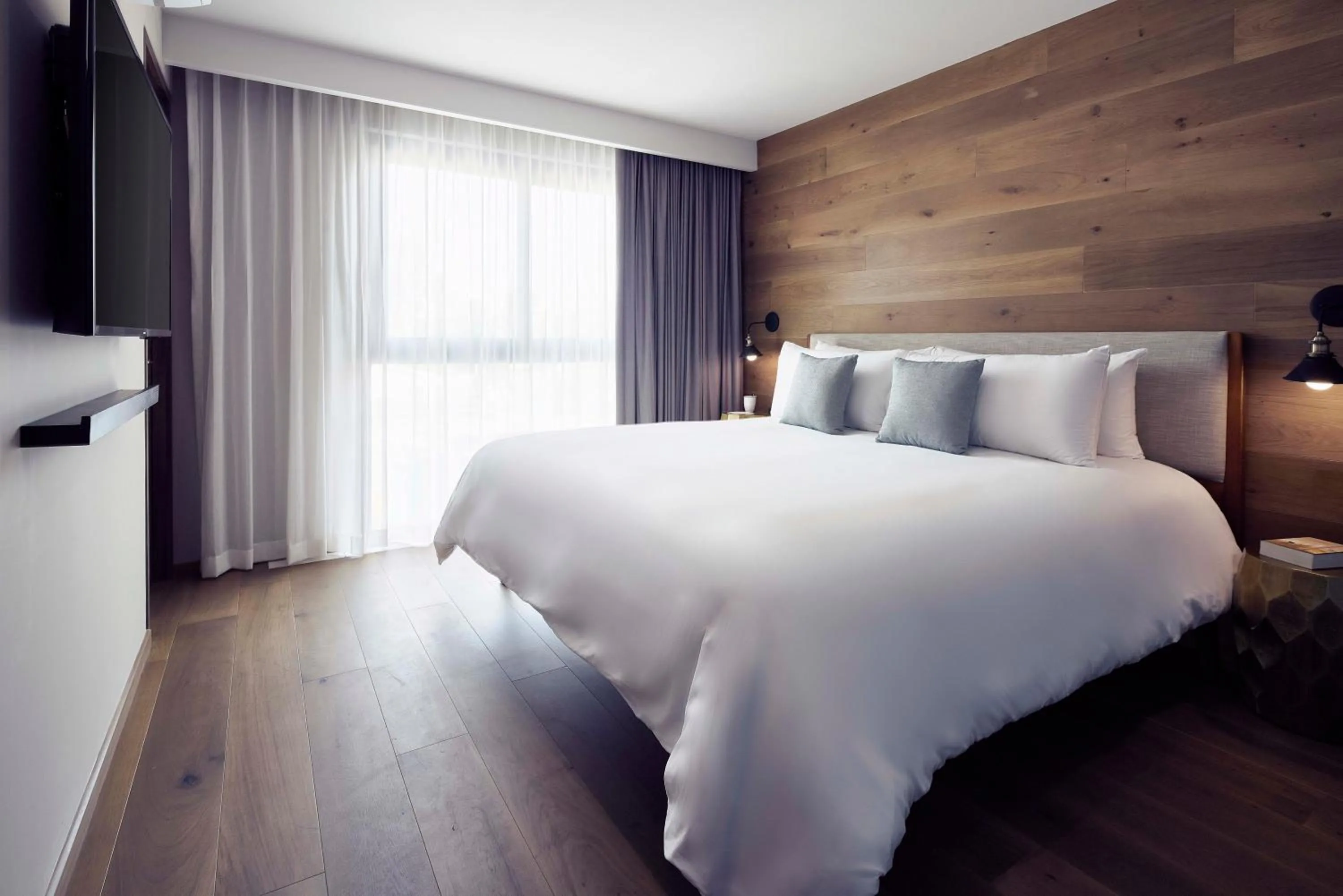 Bed in Frida by Viadora