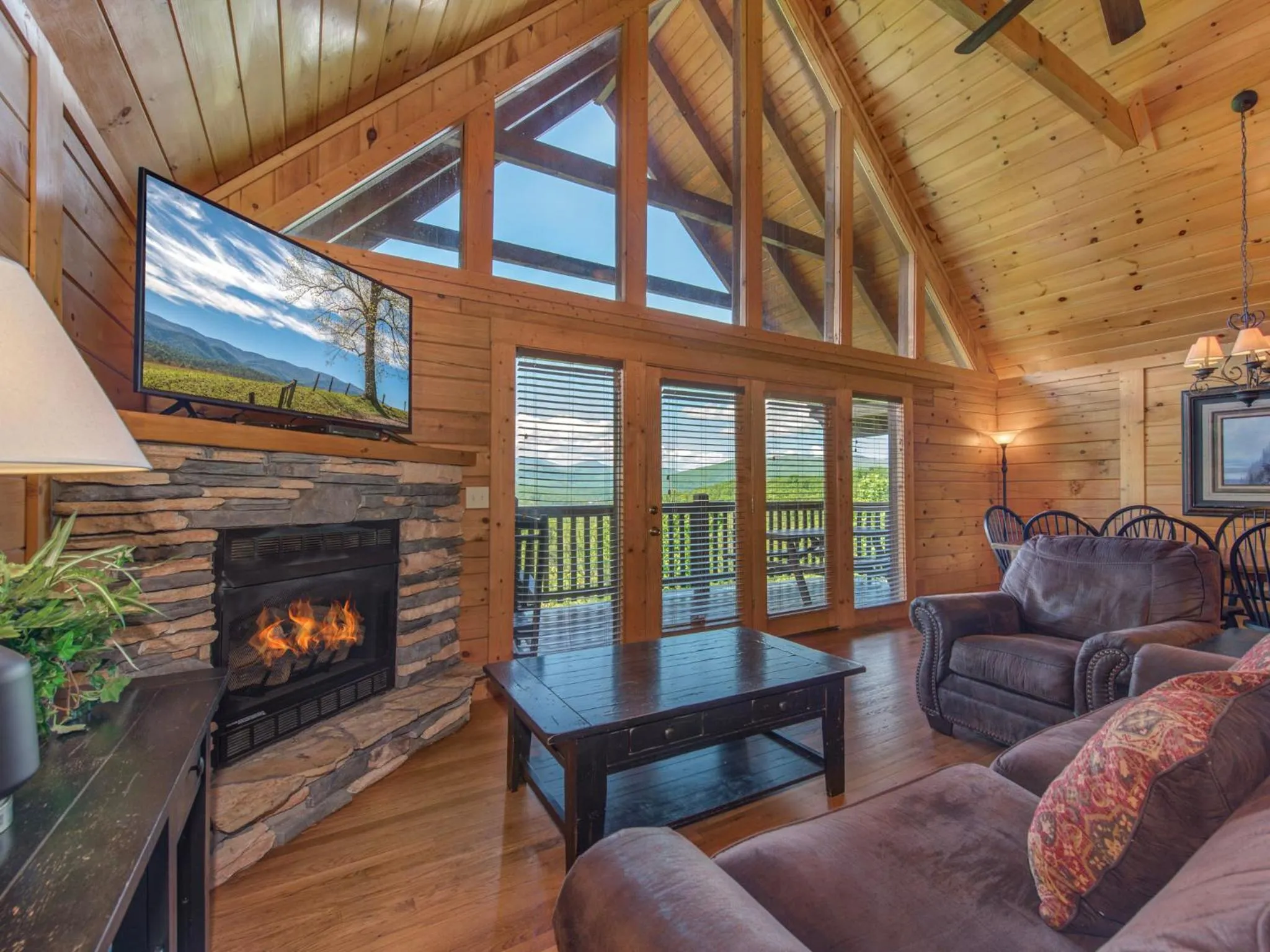 Living room in Eagles Point Lodge