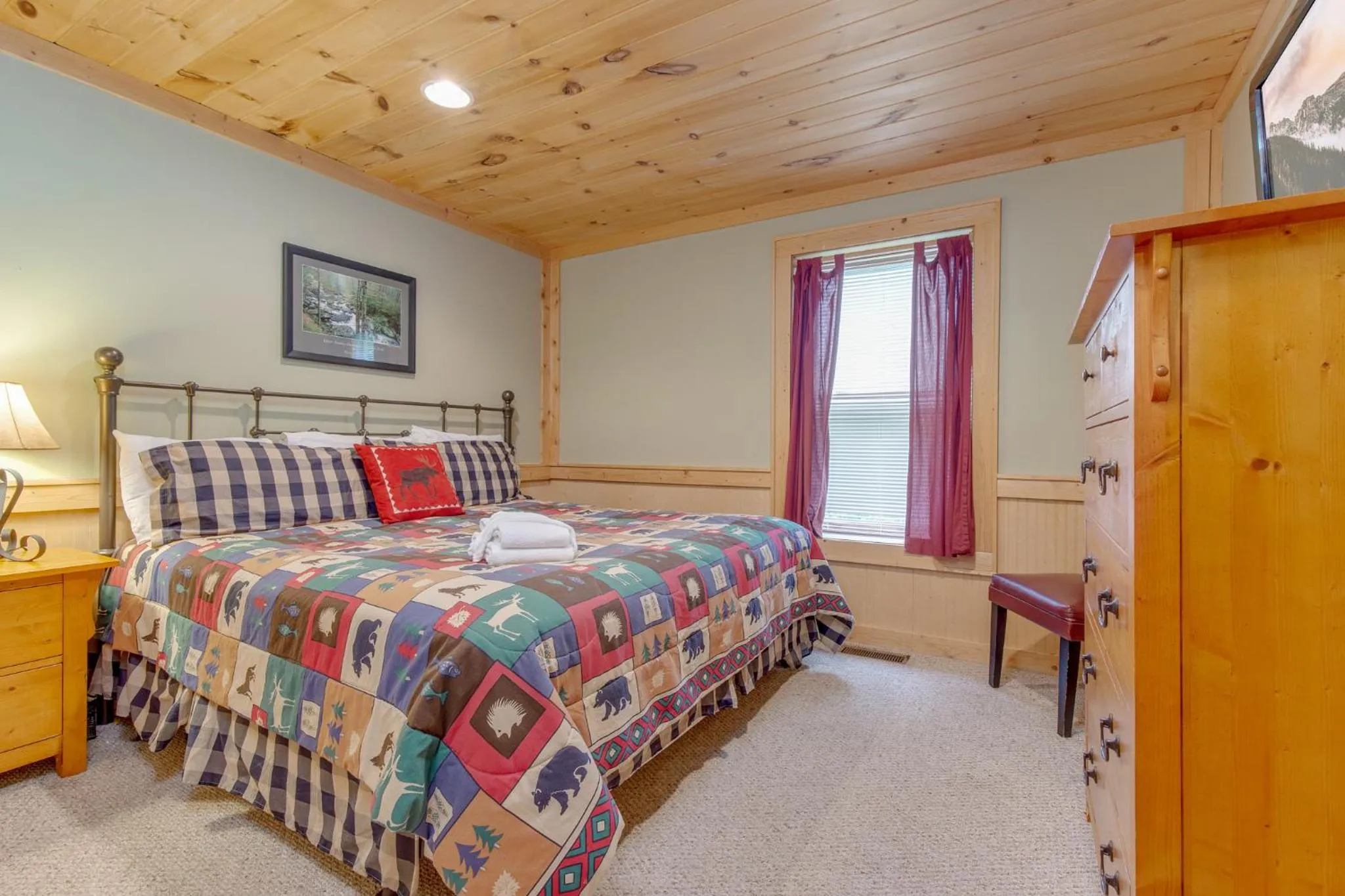 Bedroom, Bed in Gentle Bens Den