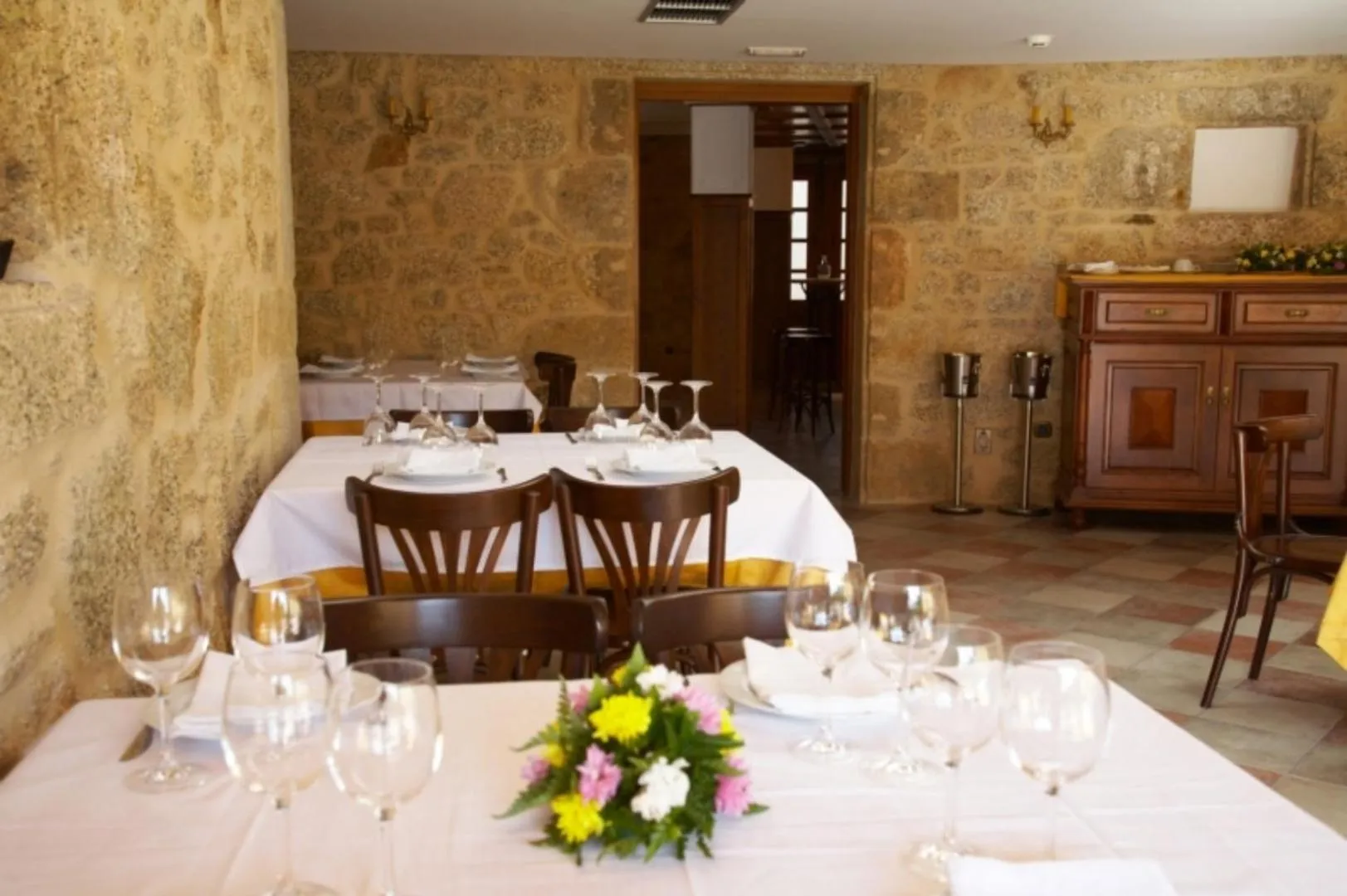 Restaurant/places to eat in Hotel Vila do Val