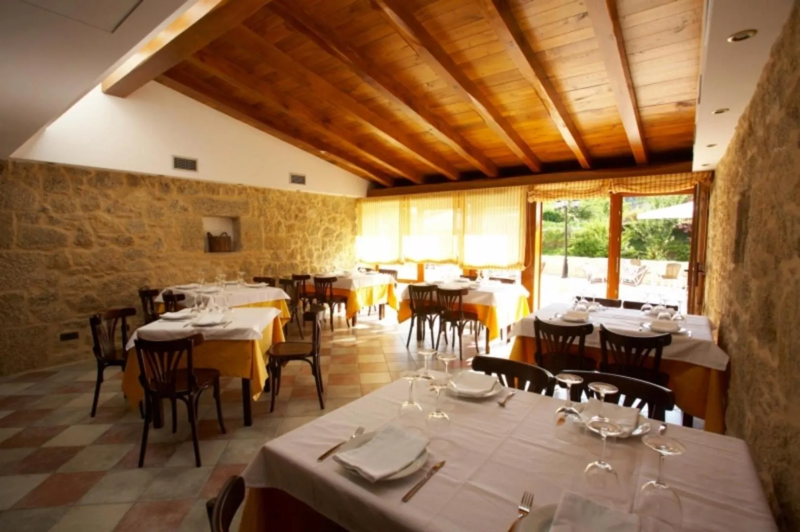 Restaurant/places to eat in Hotel Vila do Val