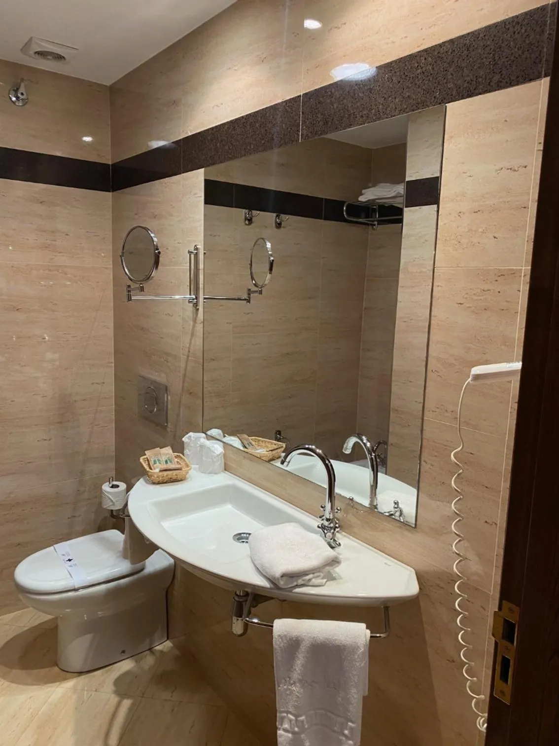 Shower in Hotel Vila do Val