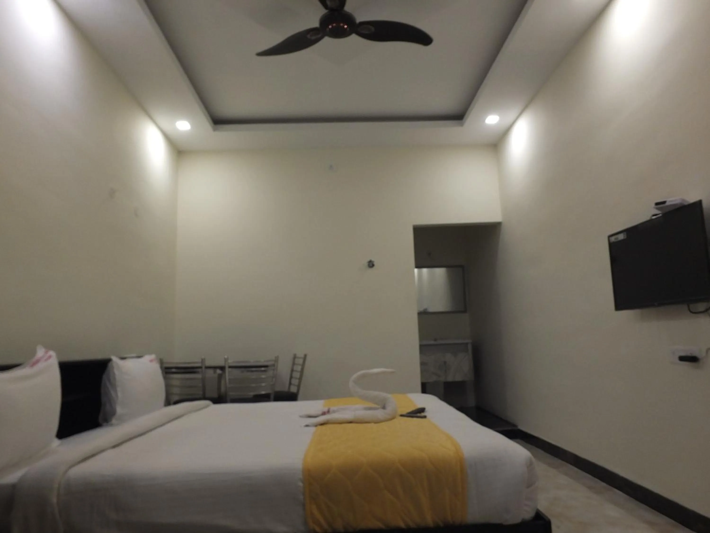 Bed in Sushmika Resorts Inn