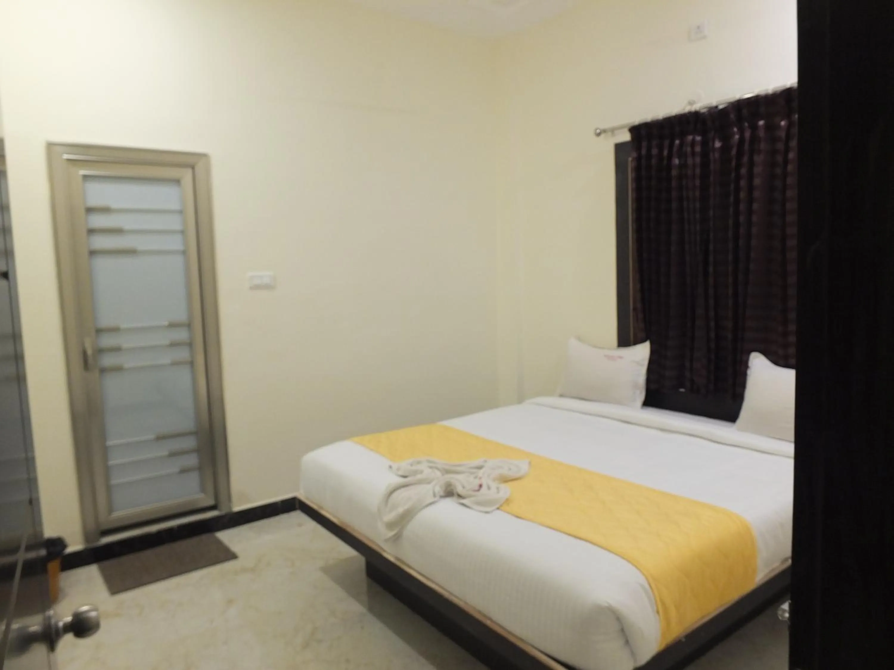 Bed in Sushmika Resorts Inn