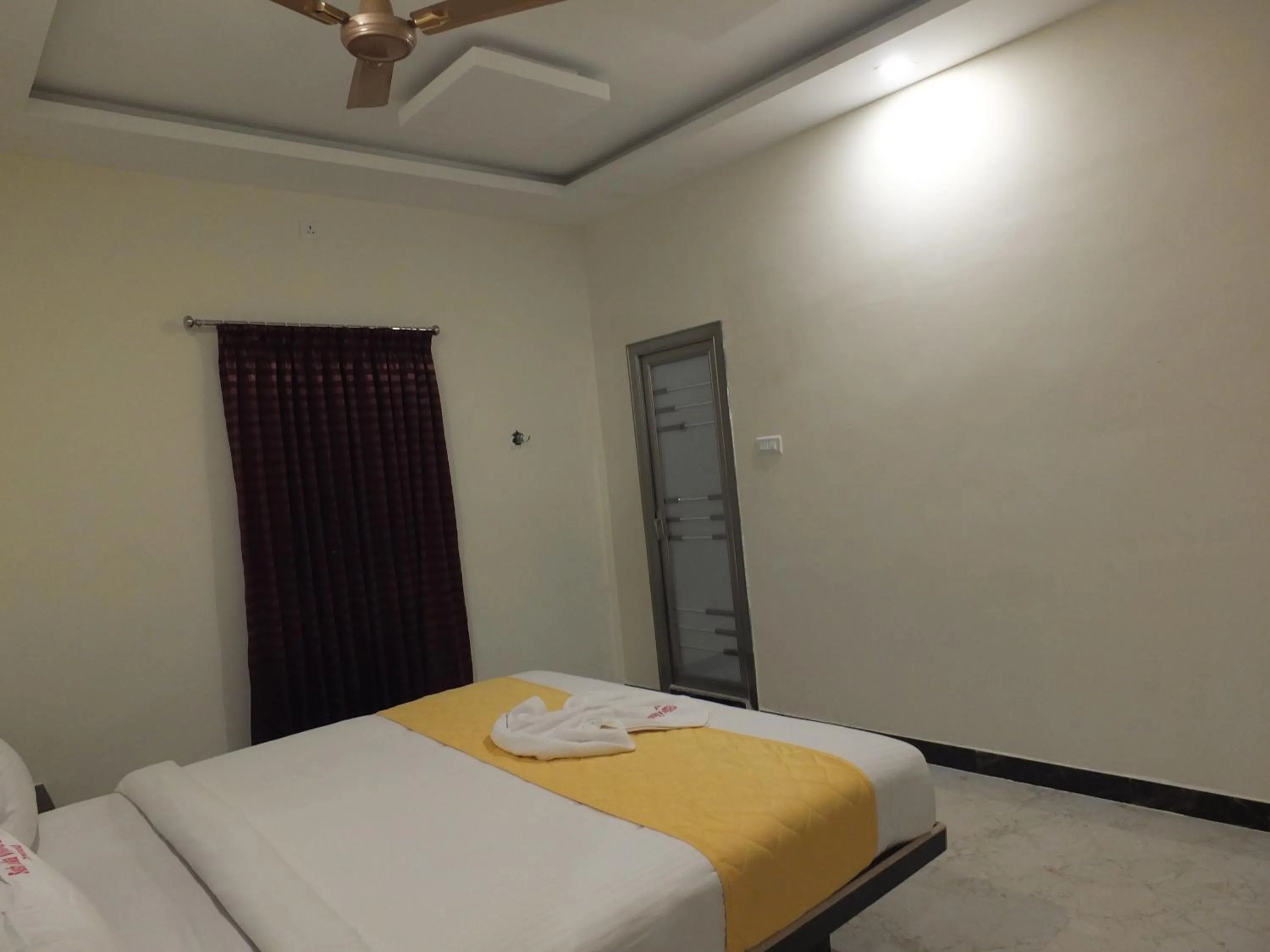 Bed in Sushmika Resorts Inn