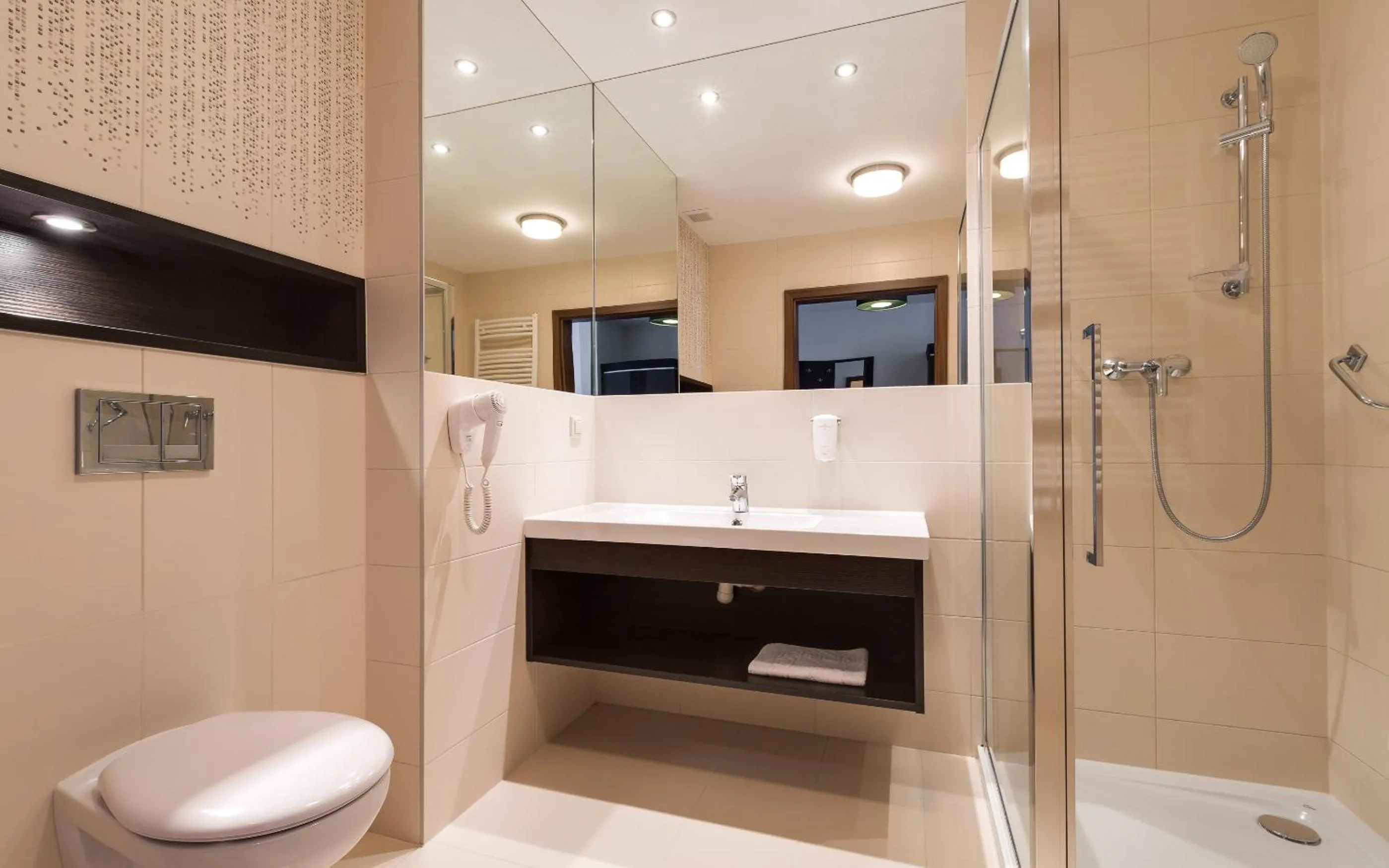 Shower in Cottonina Hotel & Mineral SPA Resort