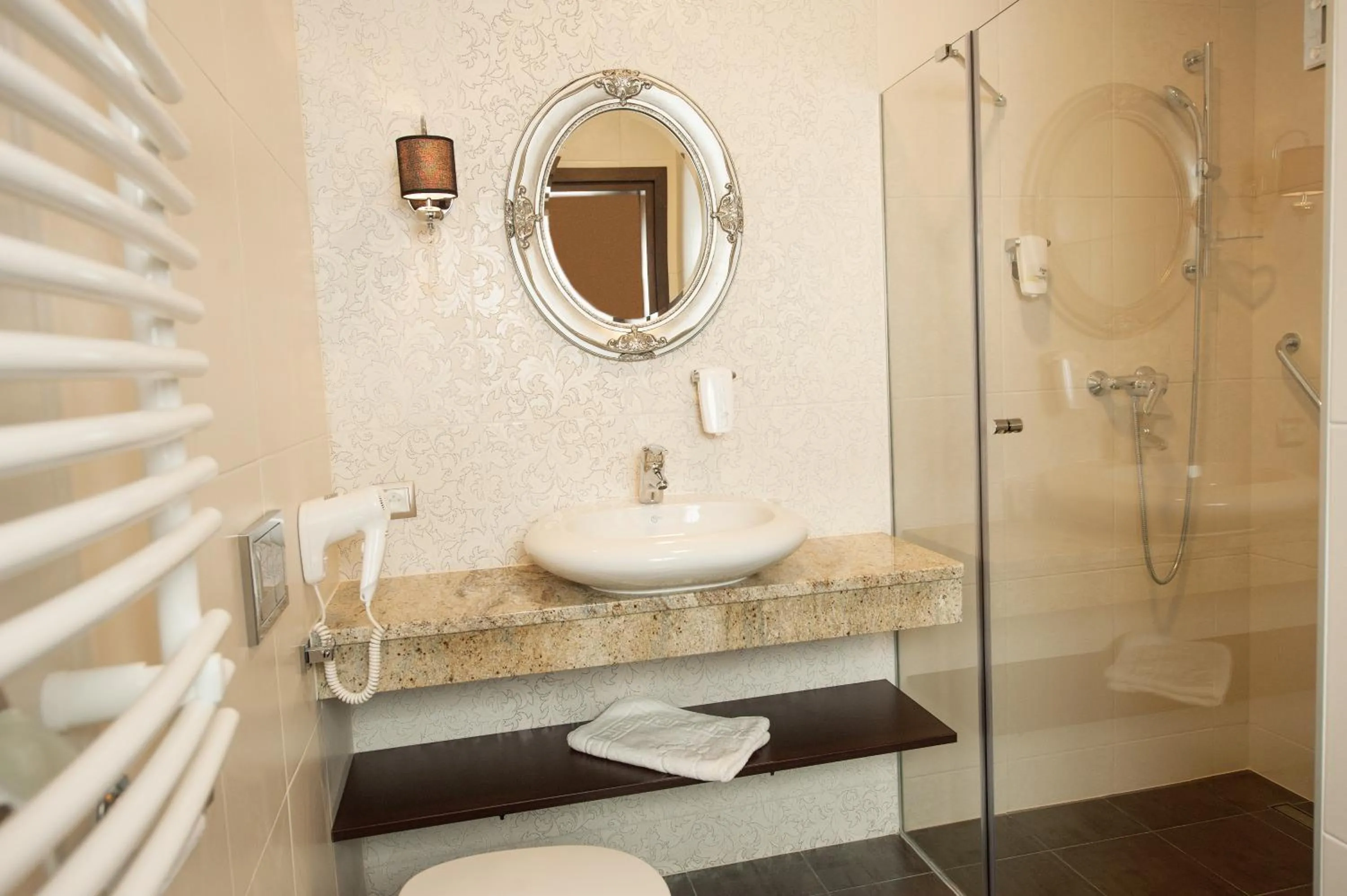 Shower in Cottonina Hotel & Mineral SPA Resort