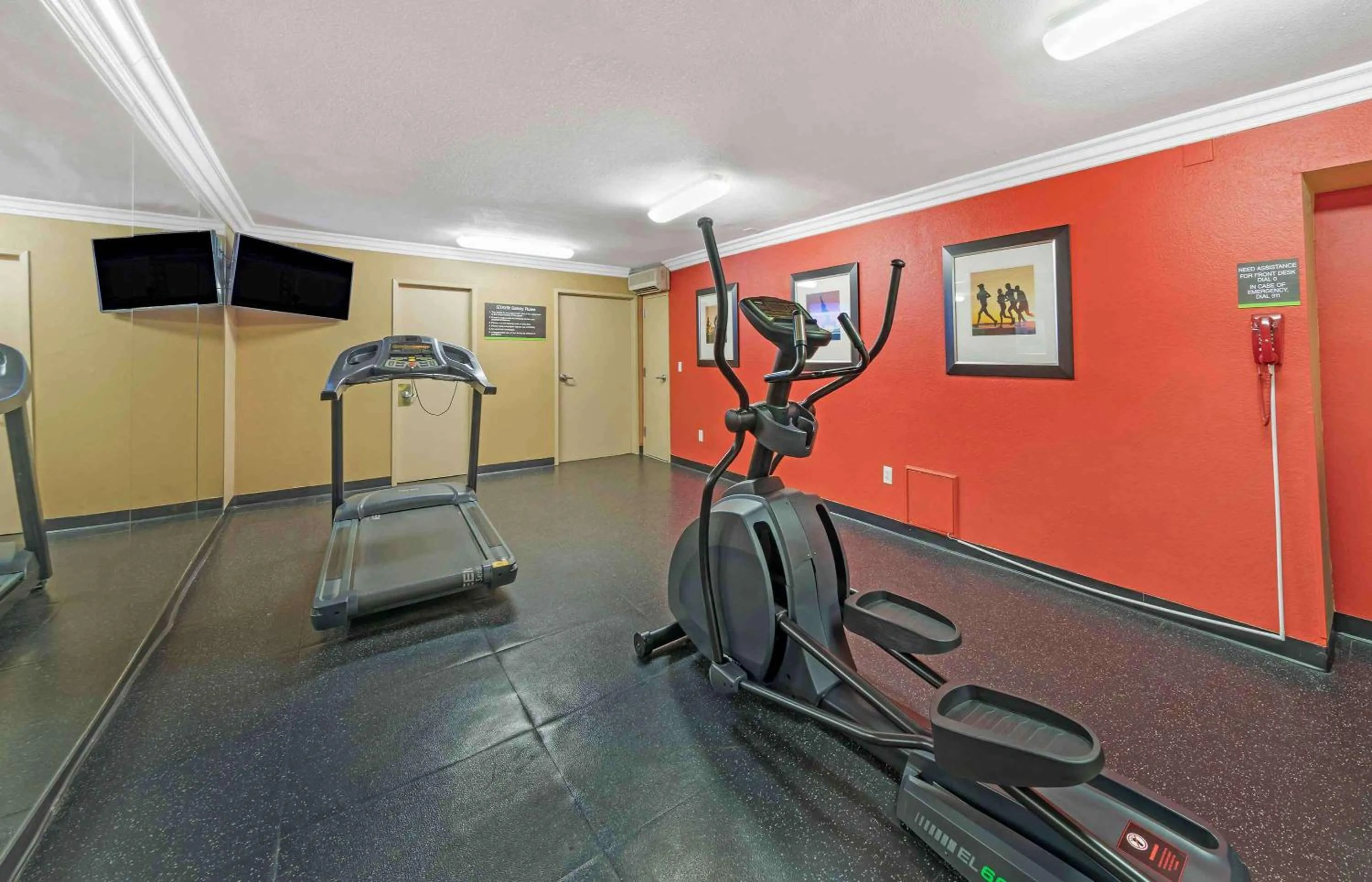 Fitness centre/facilities in Extended Suites - Orange County - Brea