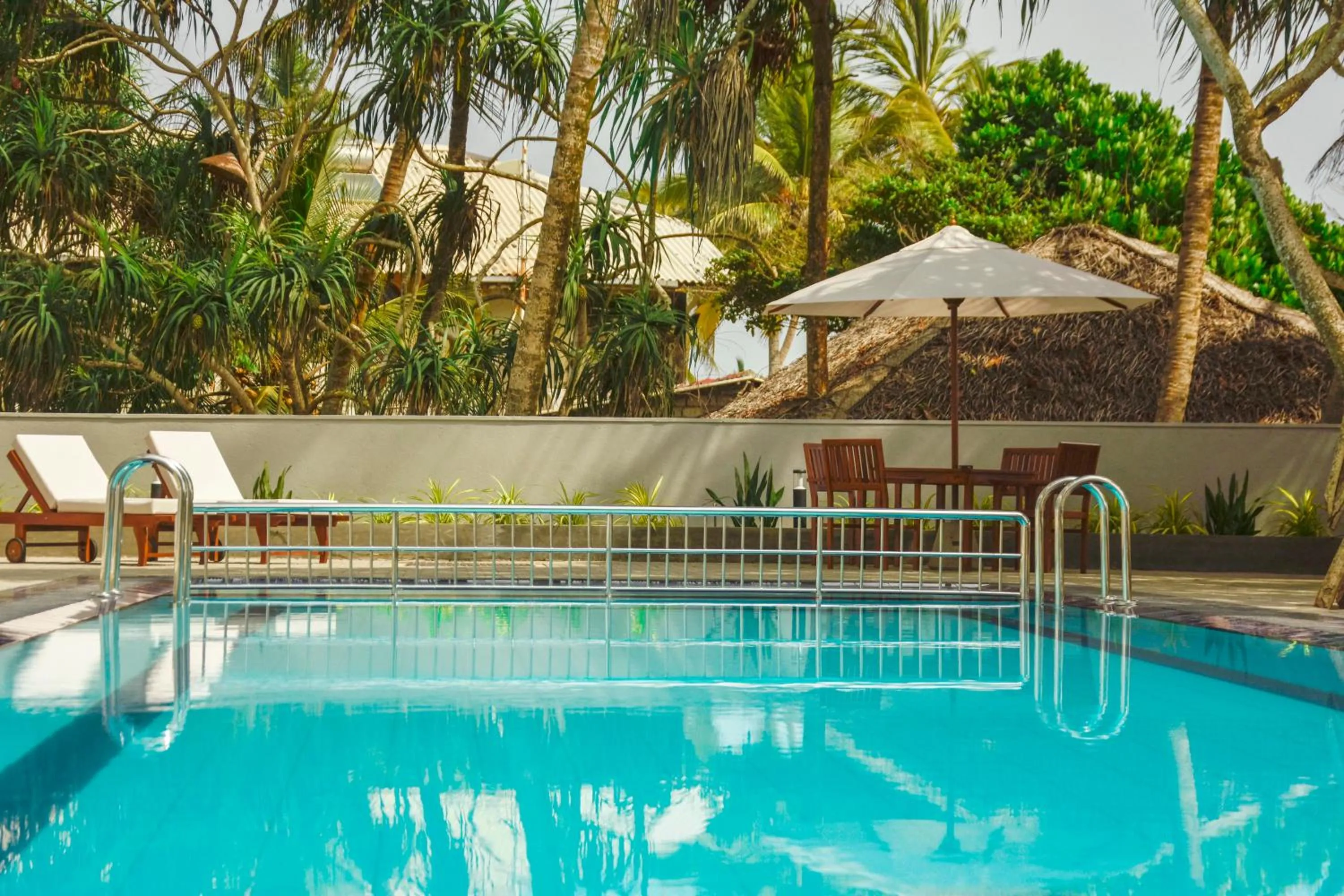Swimming pool in Hotel Refresh Blue