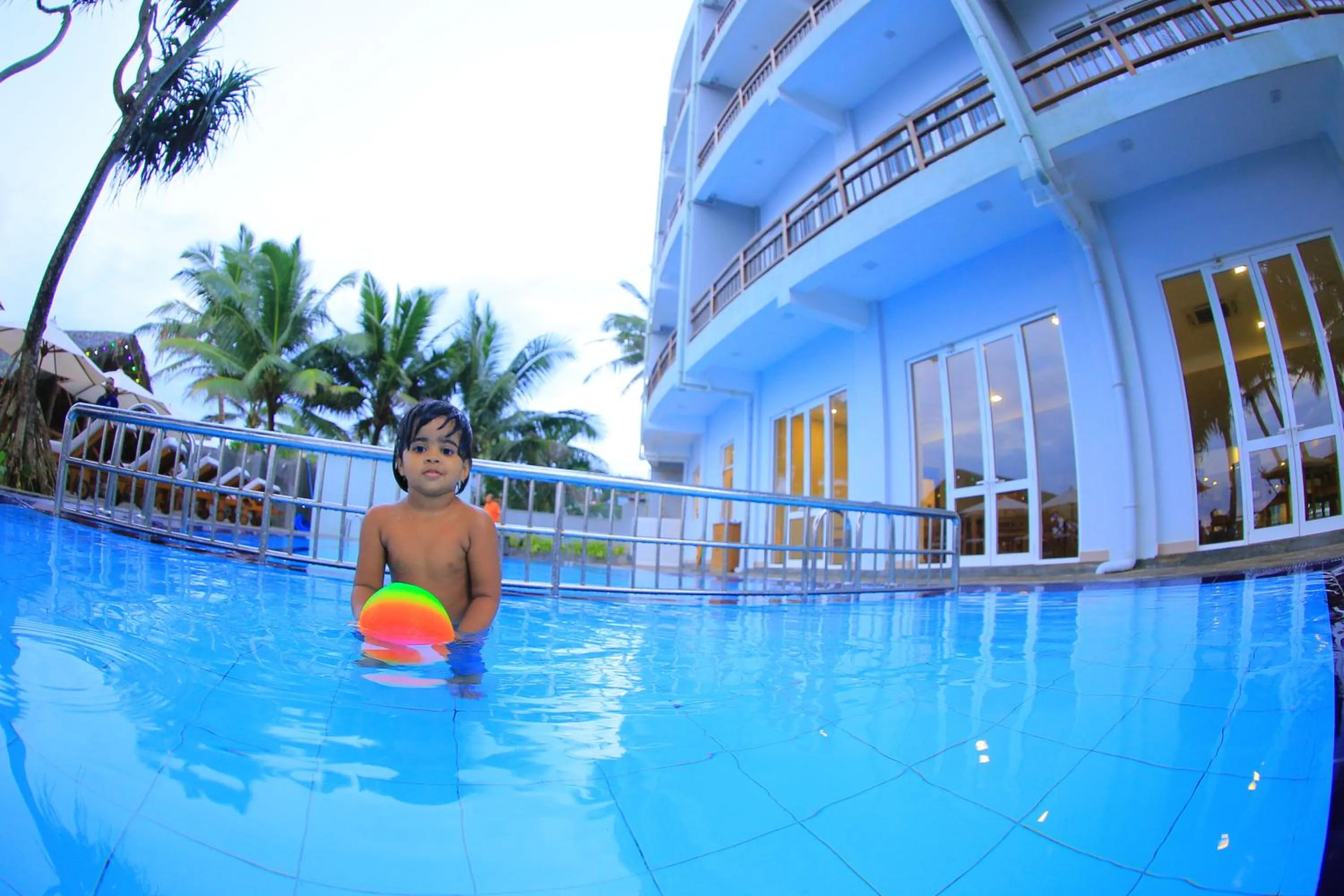 Swimming pool in Hotel Refresh Blue
