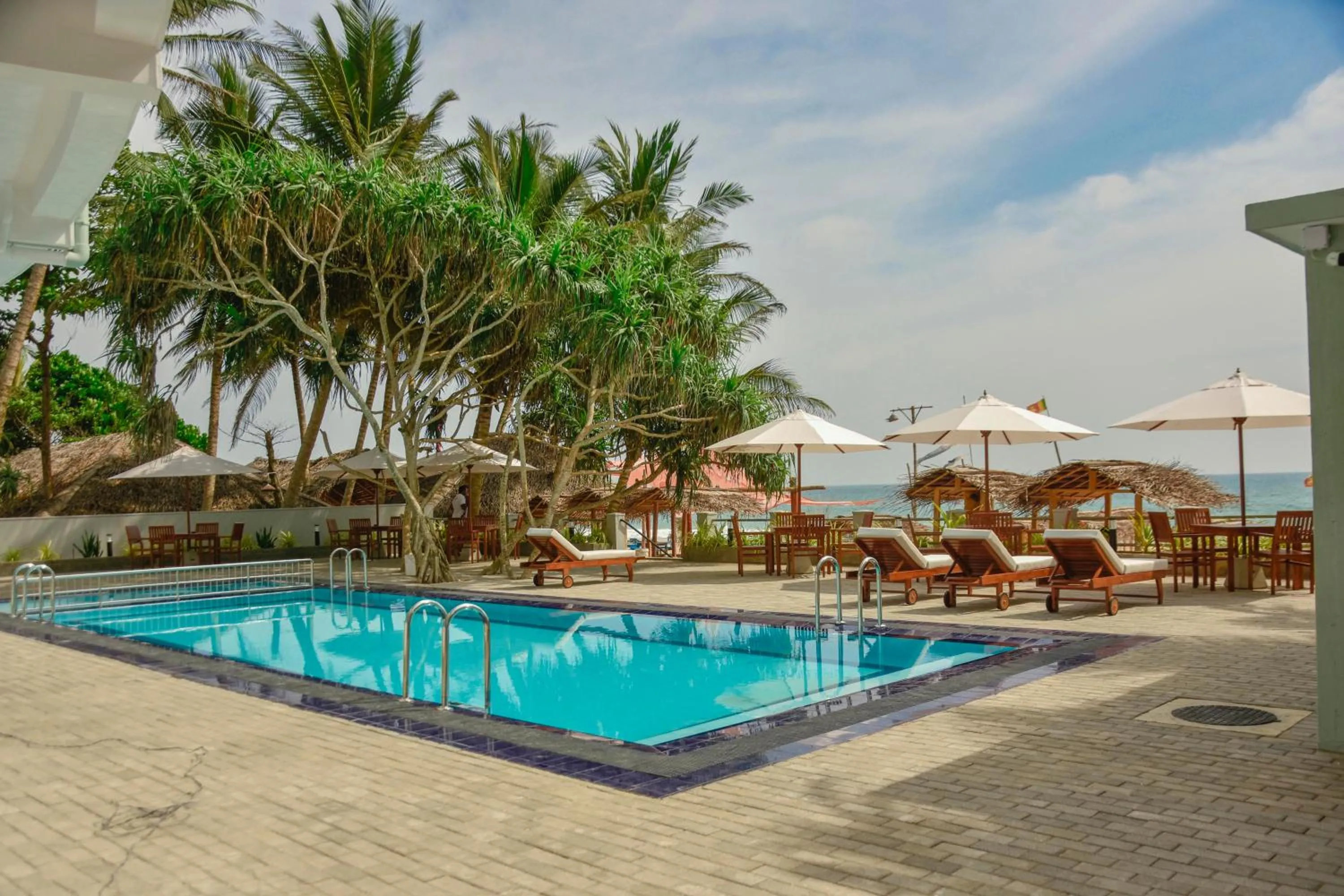 Beach in Hotel Refresh Blue