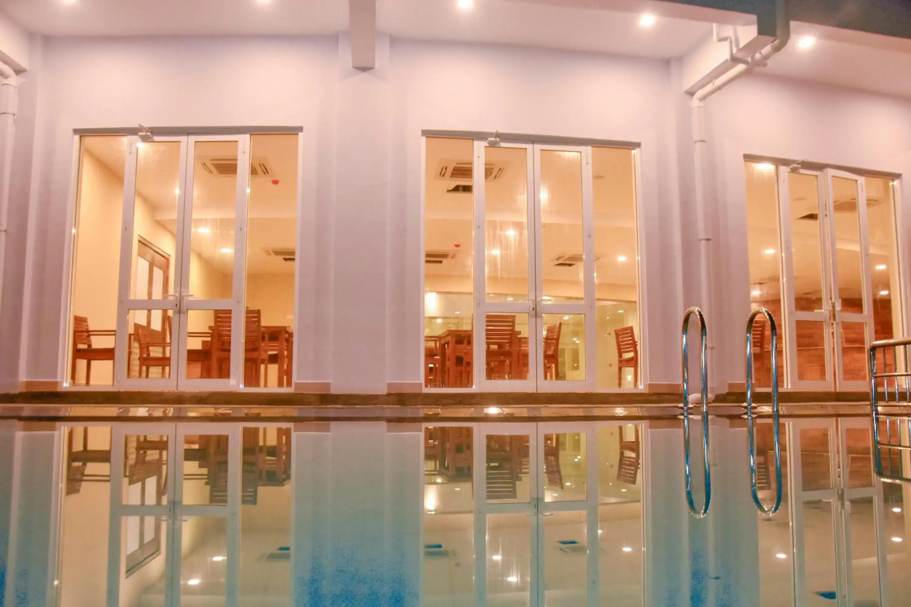 Restaurant/places to eat in Hotel Refresh Blue Restaurant/places to eat in Hotel Refresh Blue