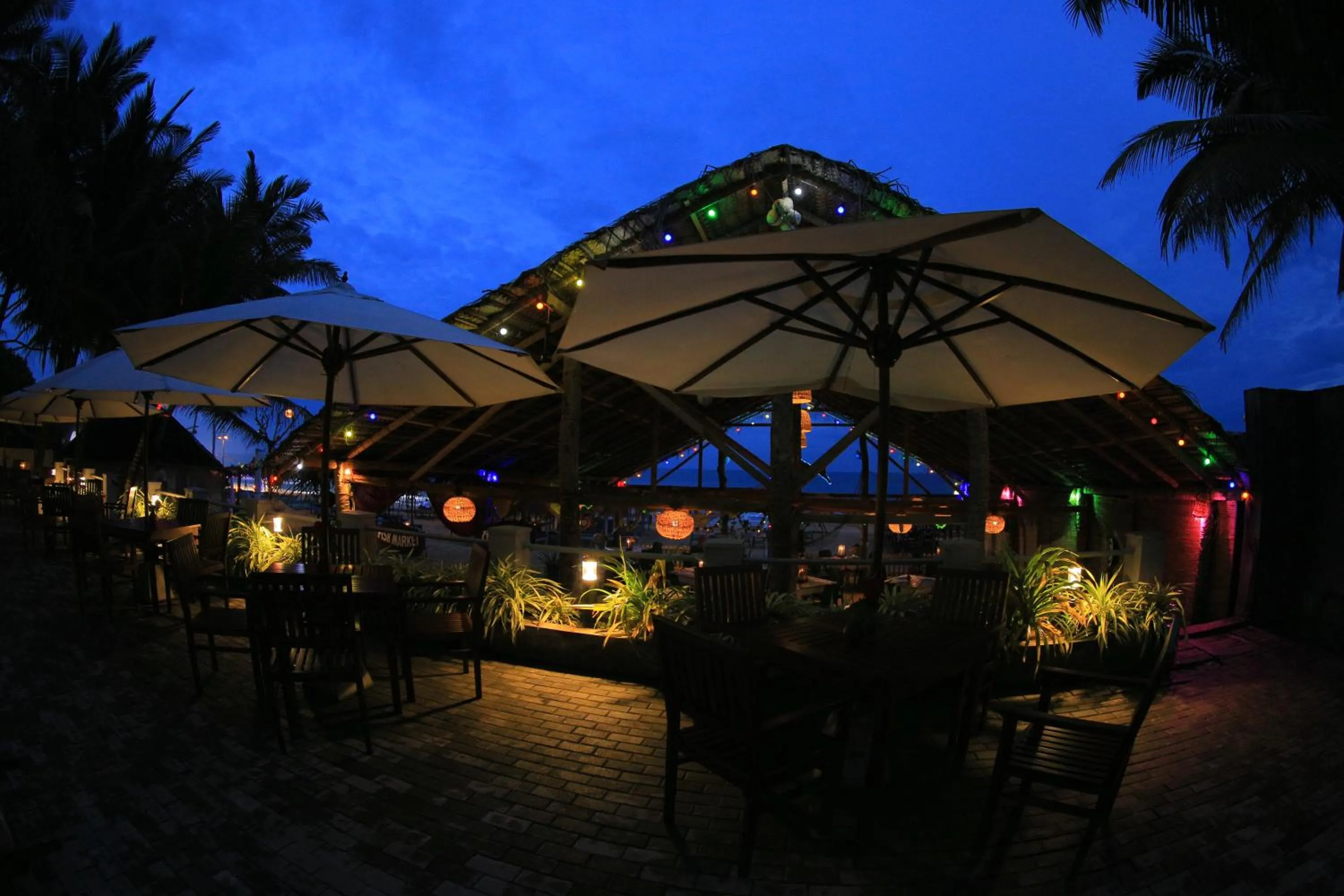 Restaurant/places to eat in Hotel Refresh Blue