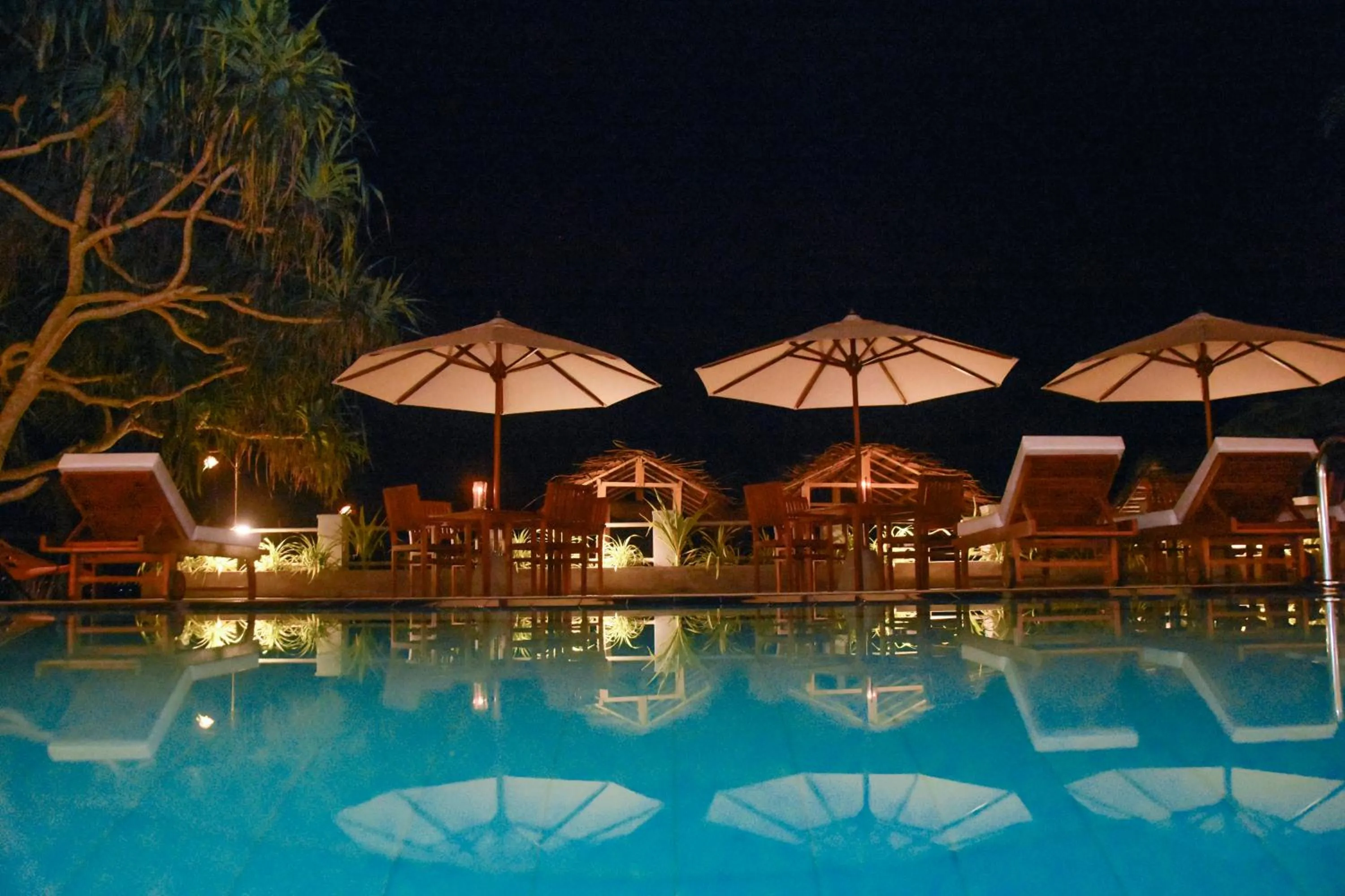 Night in Hotel Refresh Blue