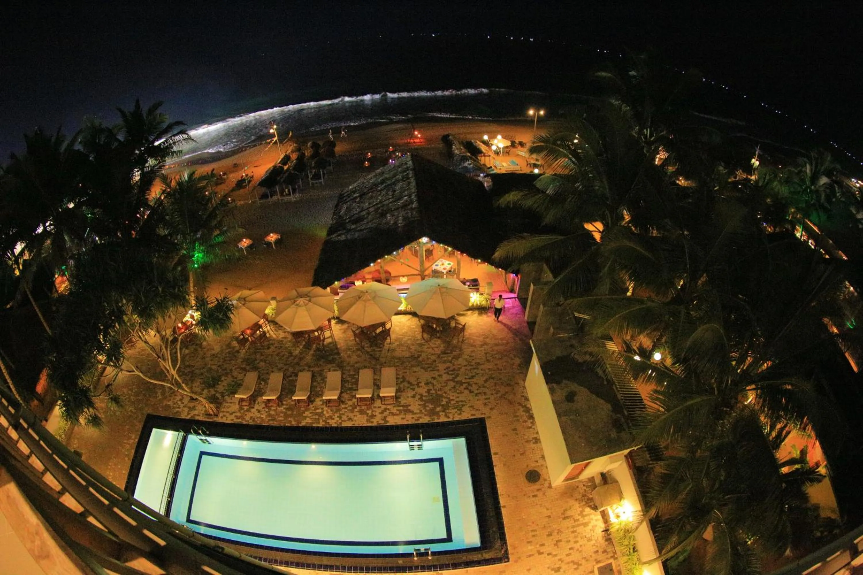 Pool view in Hotel Refresh Blue