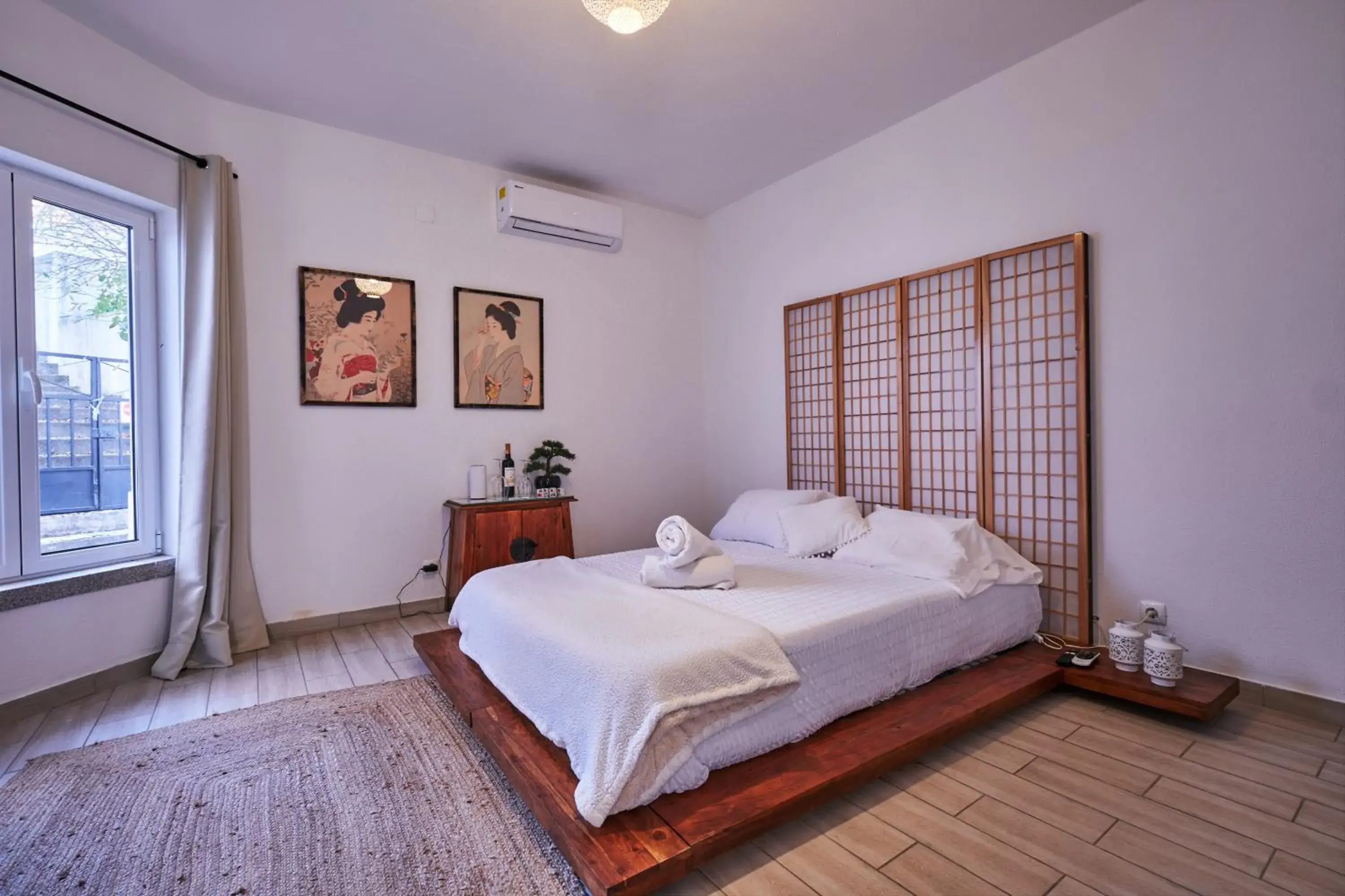 Budget Double Room in A Casa Branca - with Pool & Jacuzzi Budget Double Room in A Casa Branca - with Pool & Jacuzzi
