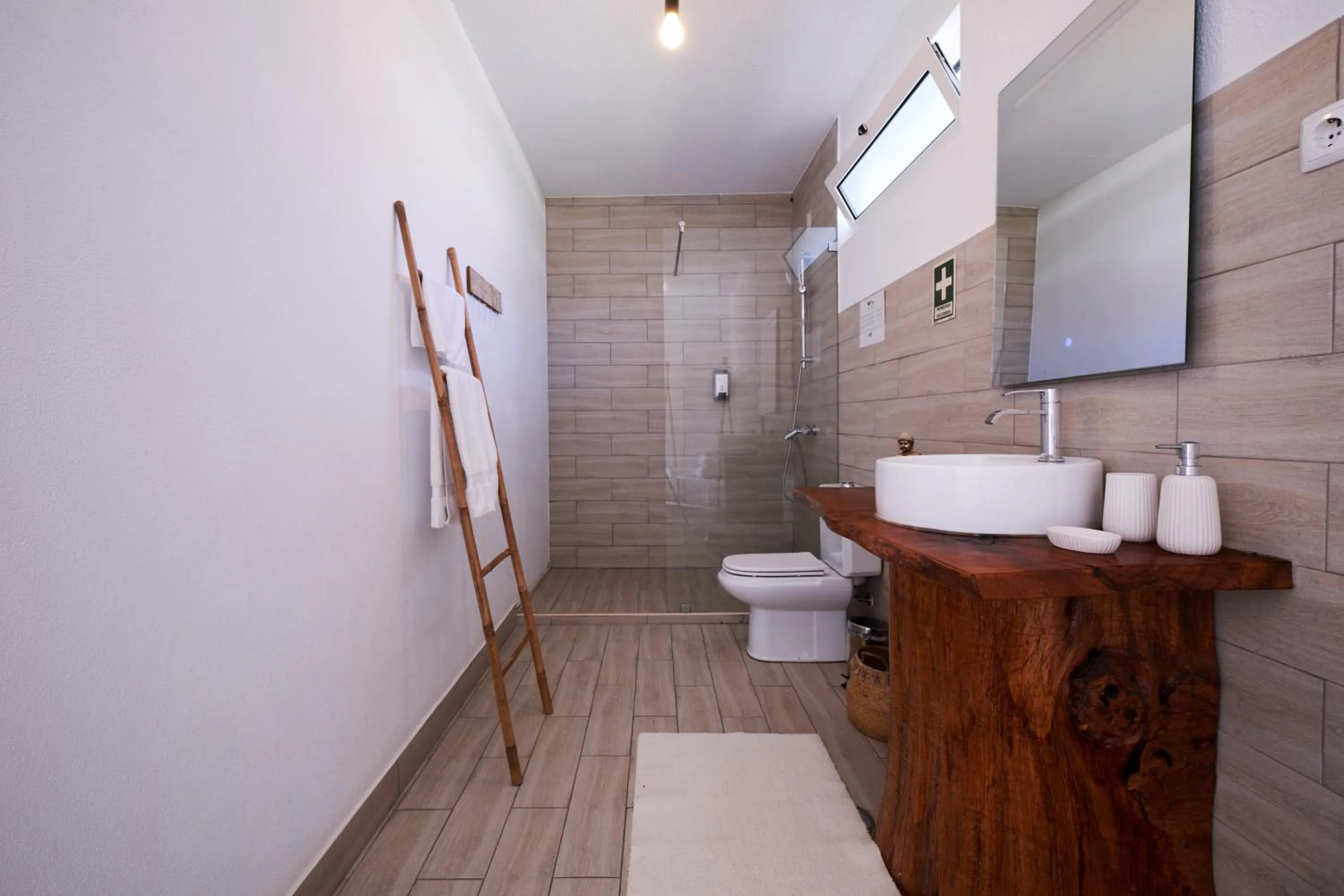 Shower in A Casa Branca - with Pool & Jacuzzi