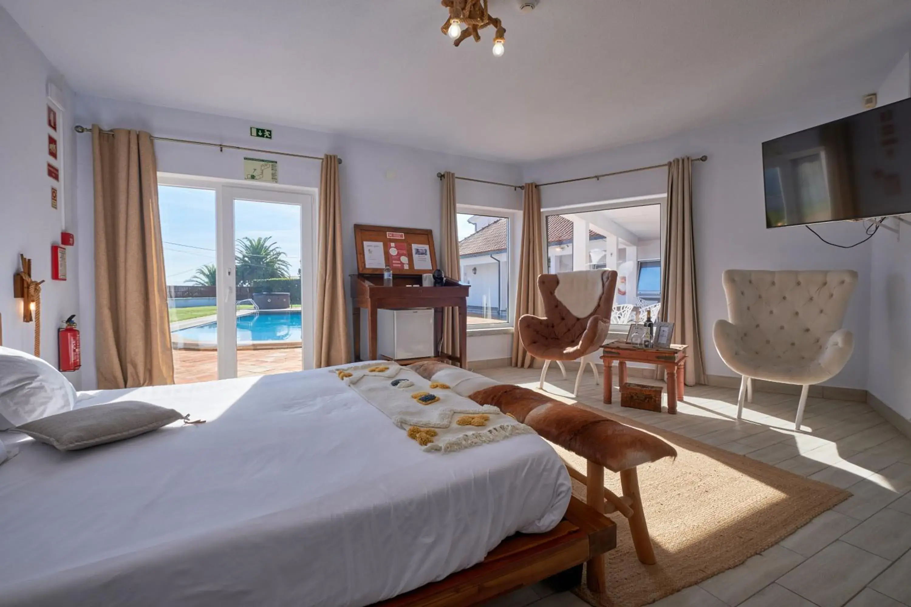 Suite with Pool View in A Casa Branca - with Pool & Jacuzzi Suite with Pool View in A Casa Branca - with Pool & Jacuzzi