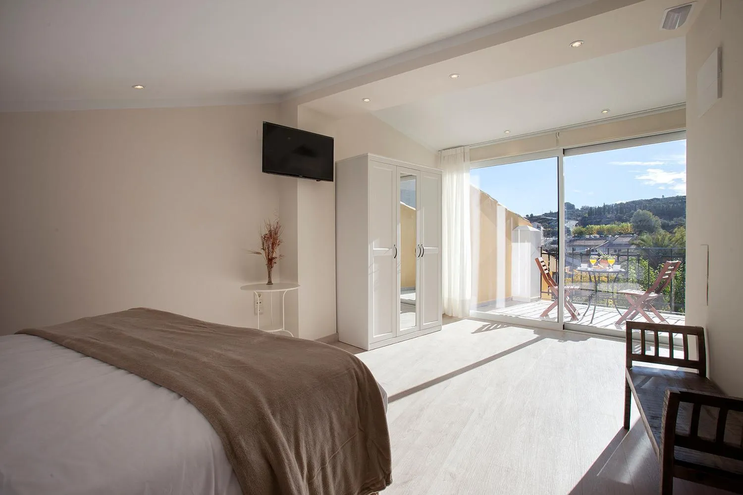 TV and multimedia, Bed in Nasilvana Hotel & Spa Adults Only