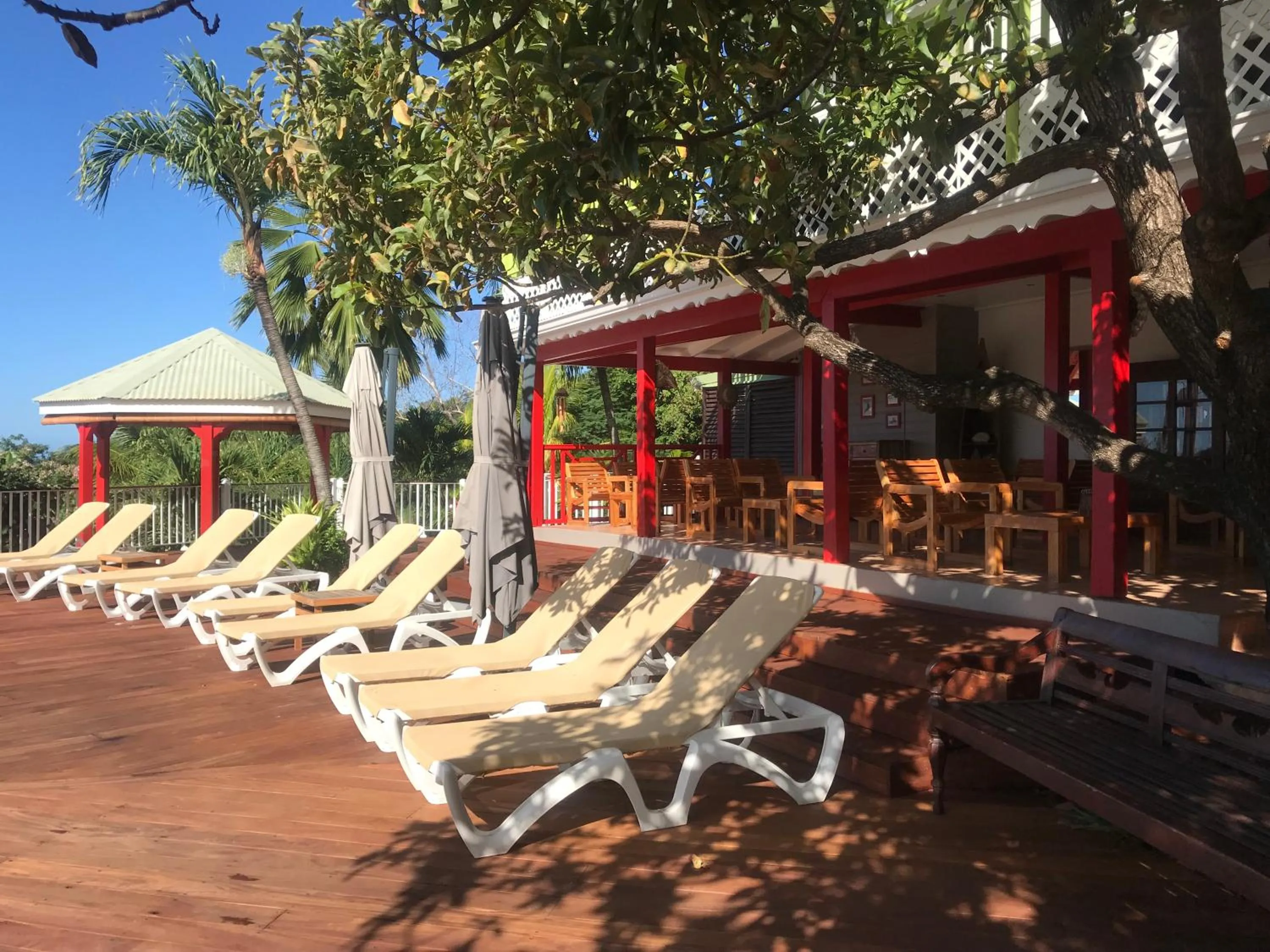 Staff in Le Rayon Vert - Hôtel & Restaurant VUE SUR MER