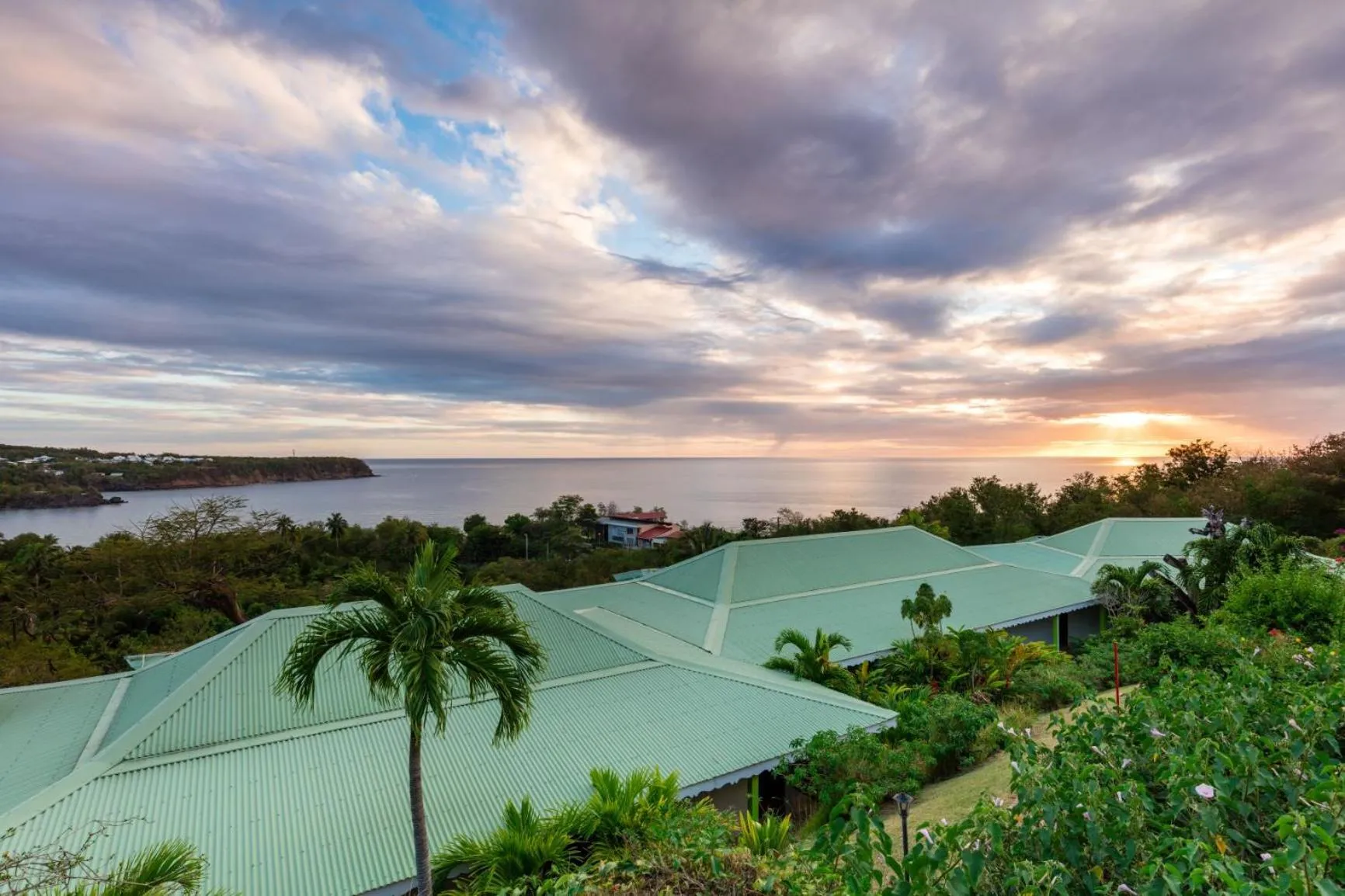 Natural landscape in Le Rayon Vert - Hôtel & Restaurant VUE SUR MER