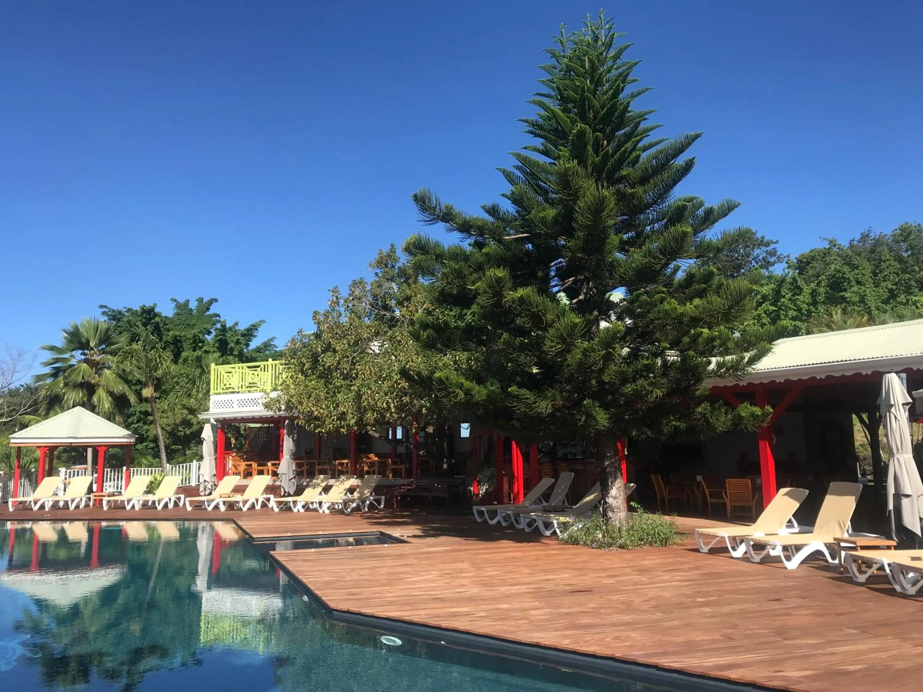 Staff in Le Rayon Vert - Hôtel & Restaurant VUE SUR MER