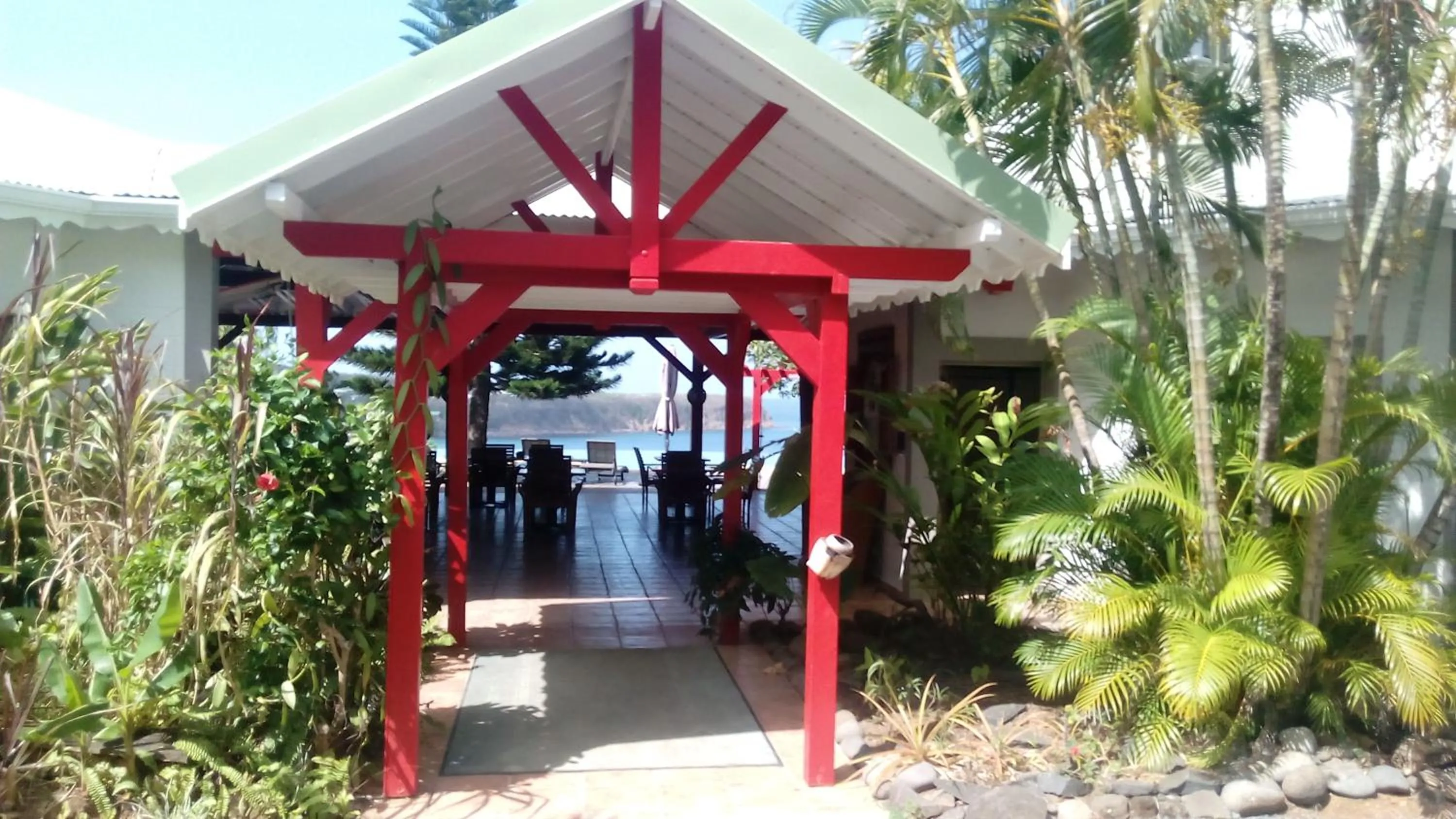 Facade/entrance in Le Rayon Vert - Hôtel & Restaurant VUE SUR MER