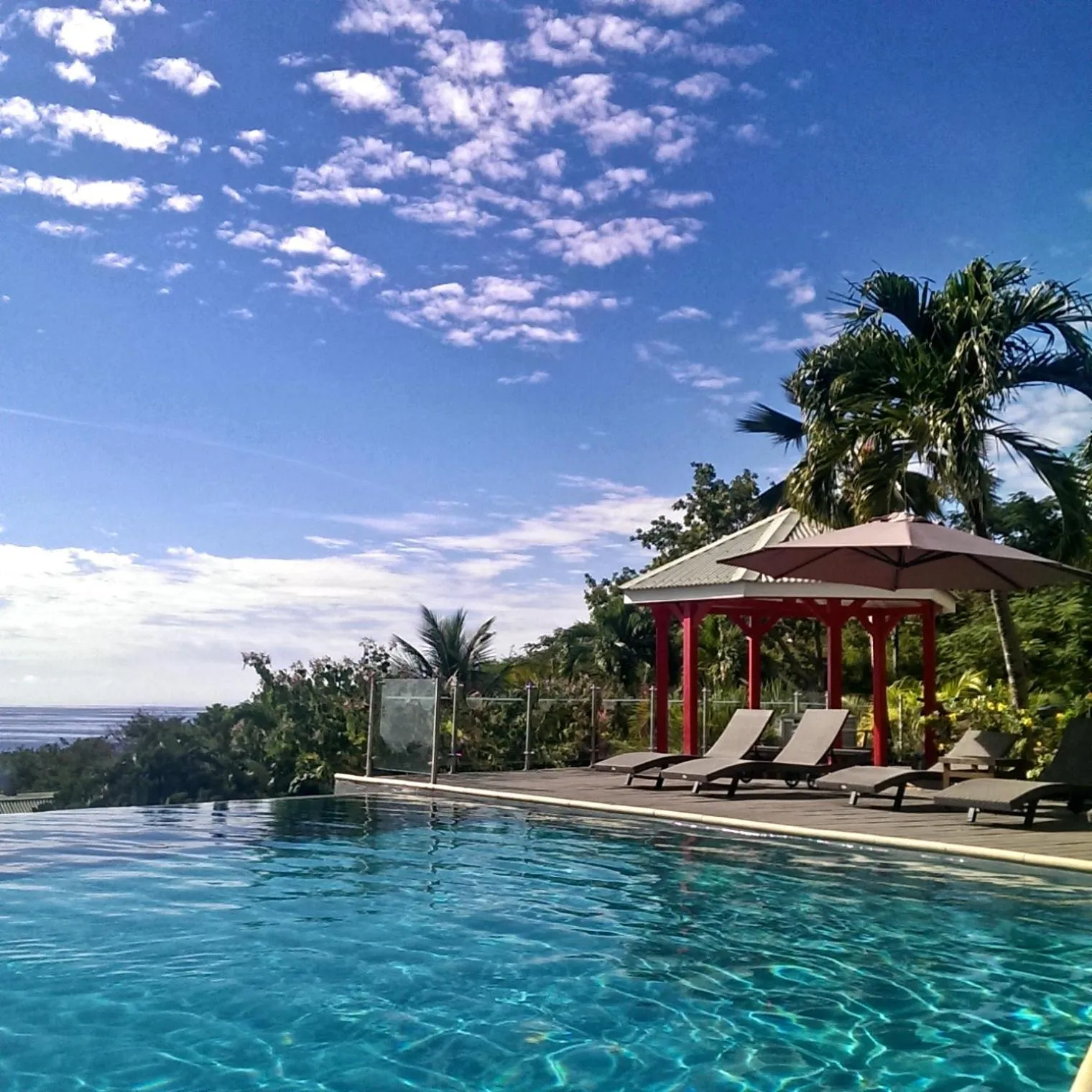 Swimming pool in Le Rayon Vert - Hôtel & Restaurant VUE SUR MER