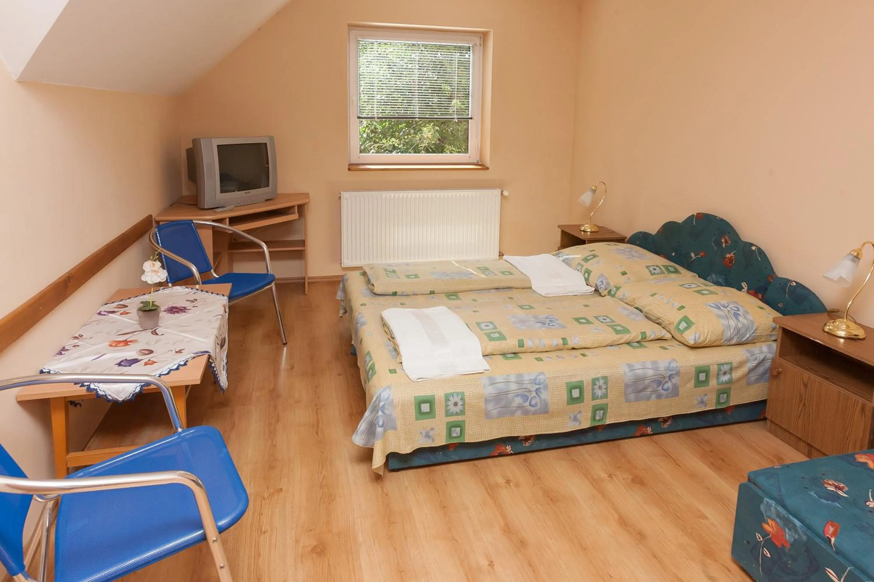 Bedroom, Bed in Páratlan Apartmanház
