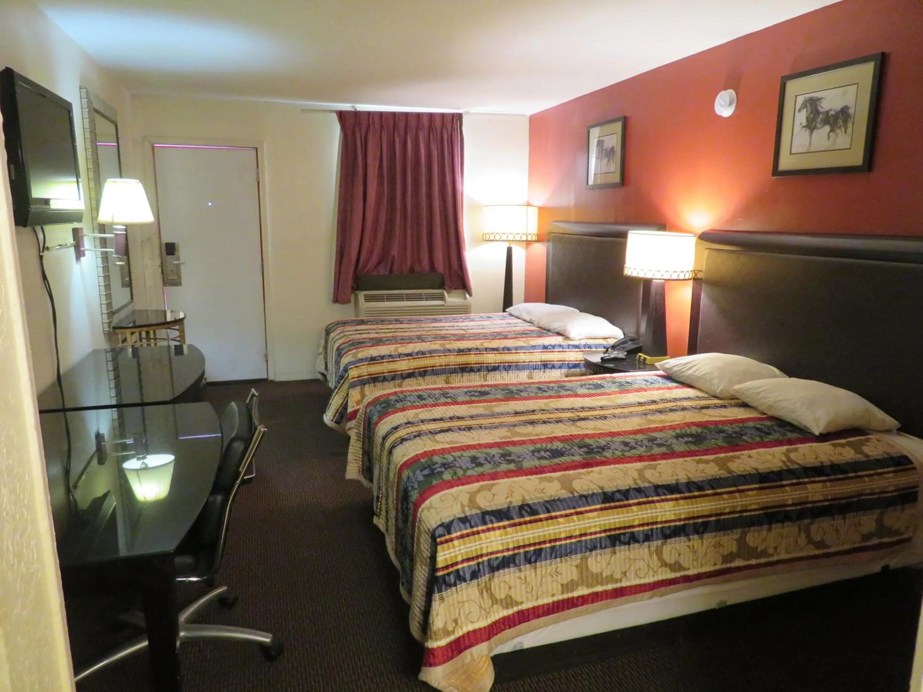 Bed in Travel Inn Beaumont