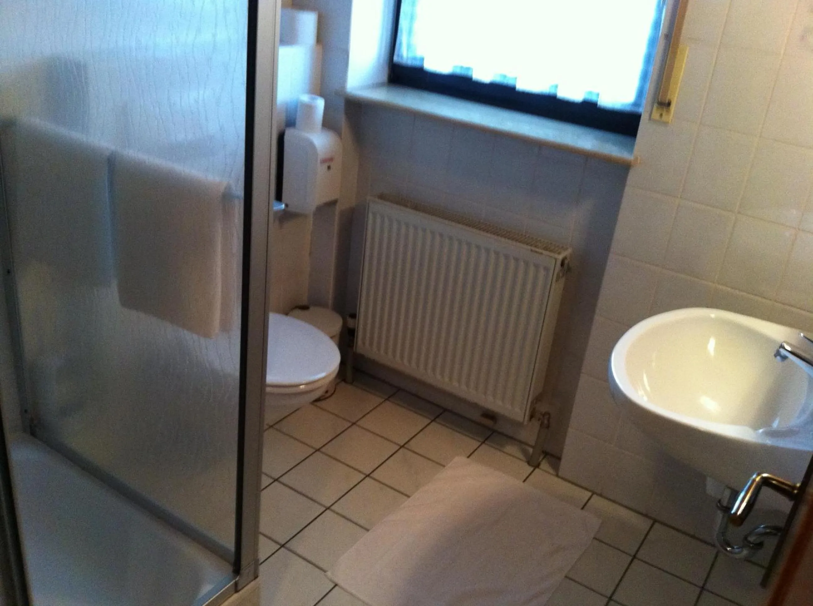 Bathroom in Hotel Bacchusstube garni