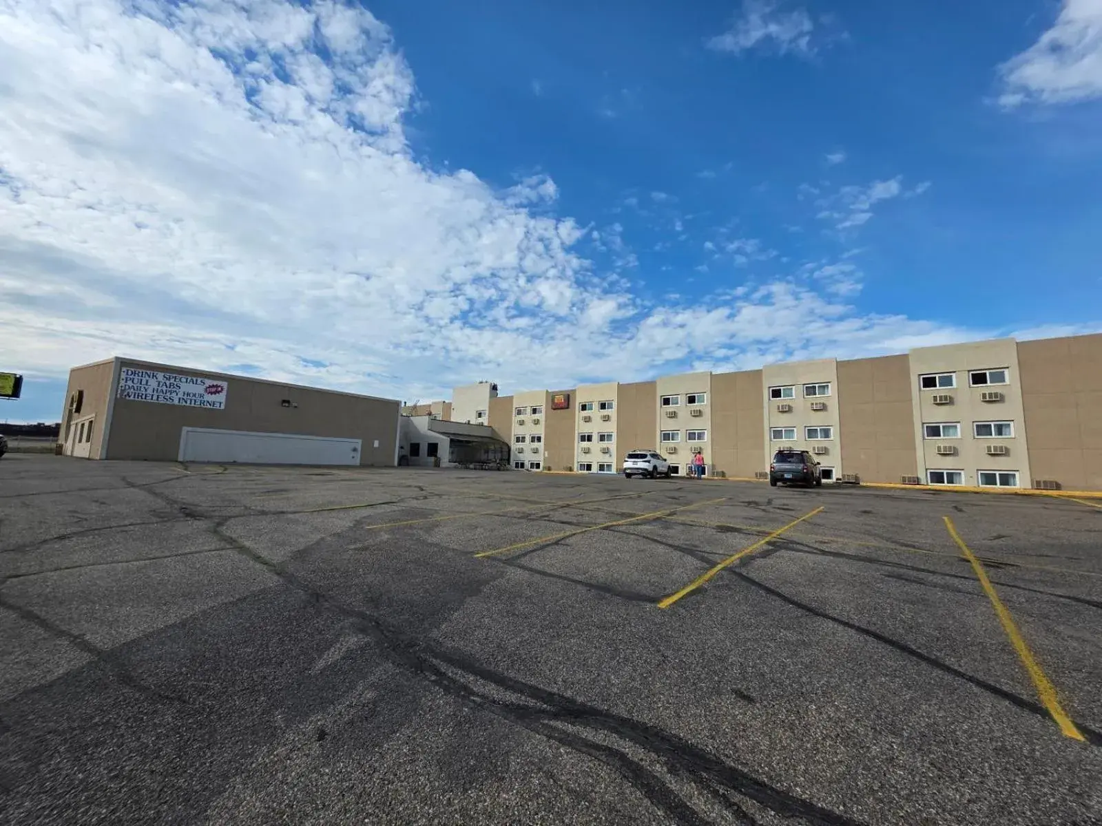 Property building in Dakota Inn Property building in Dakota Inn