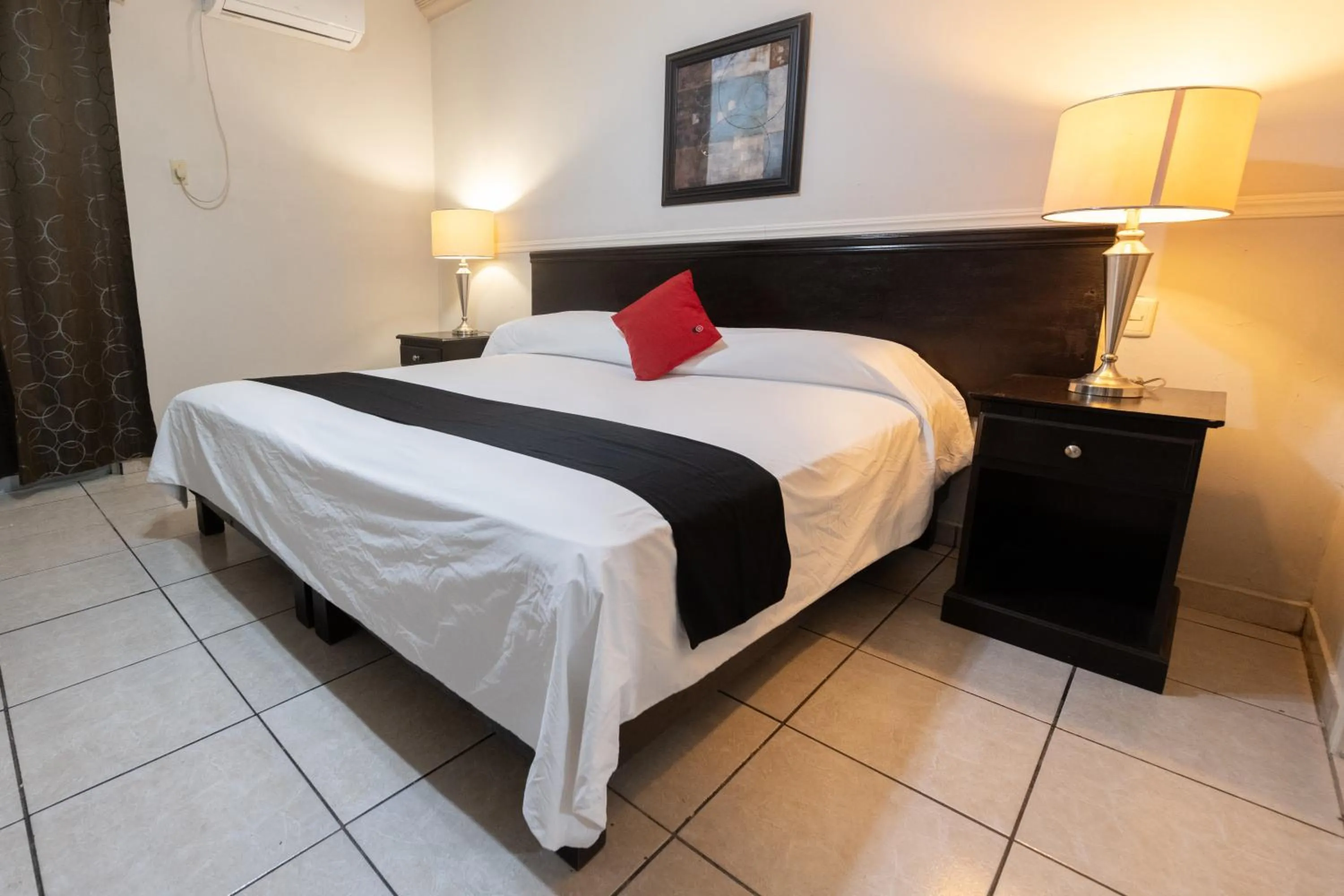 Photo of the whole room, Bed in Boca Inn Hotel & Suites