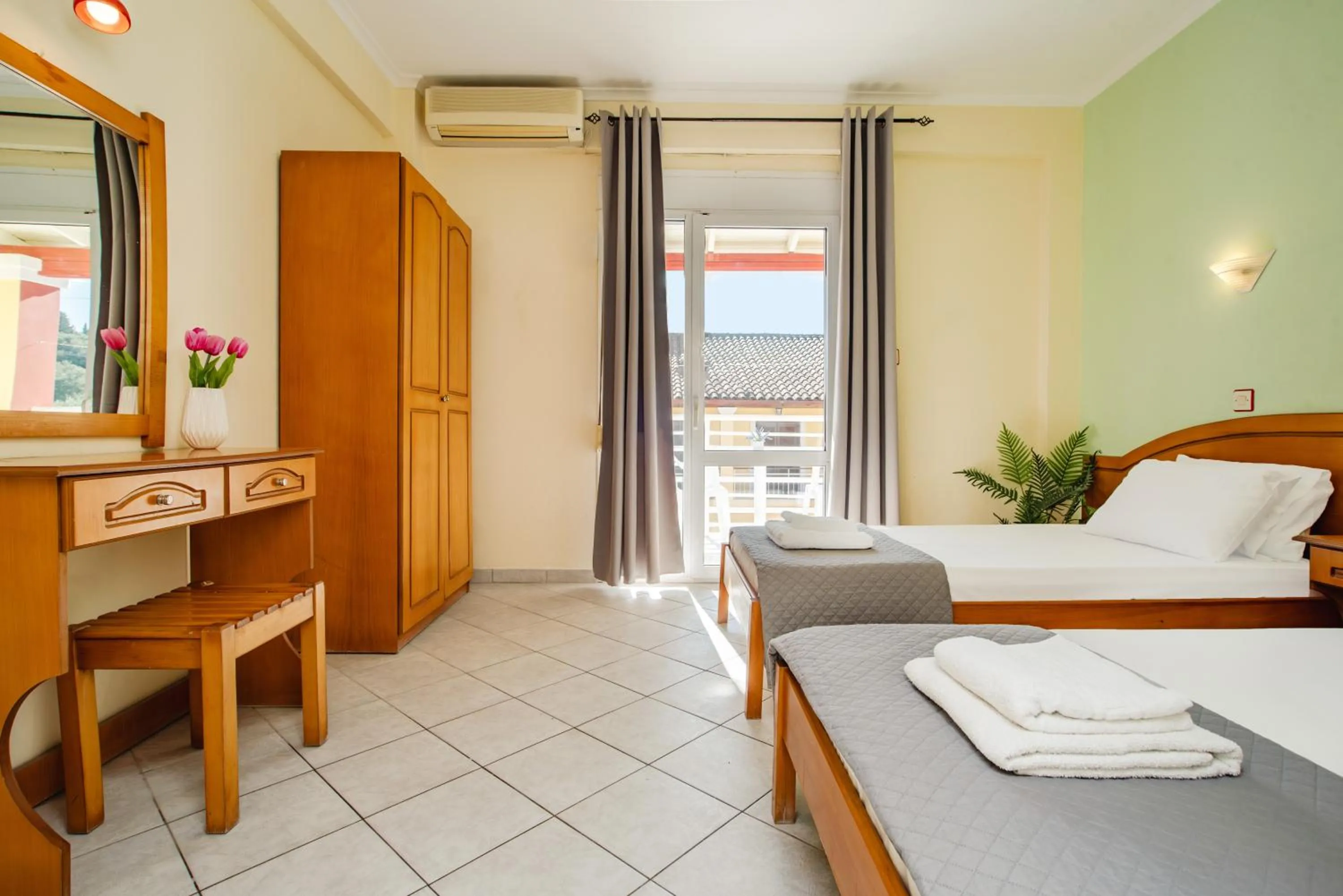 Solena Studios Kavos