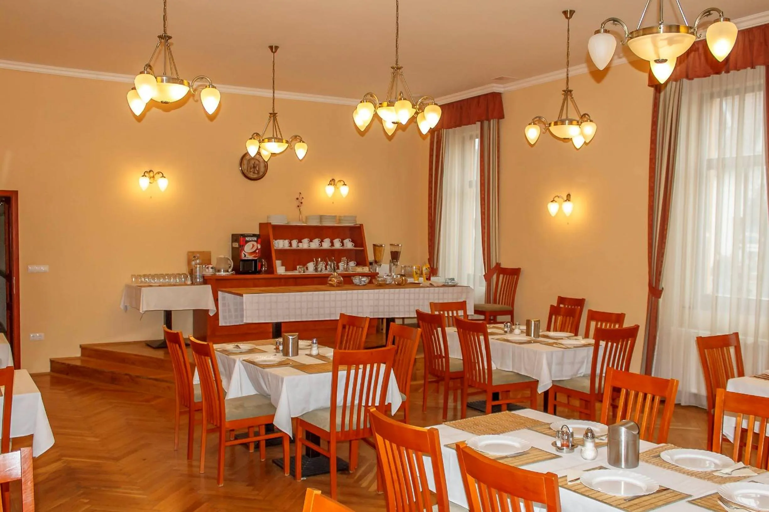 Restaurant/places to eat in Pannon Hotel Bejelentkezés 20 óráig, Check-in until 20 o'clock, Einchecken bis 20 Uhr