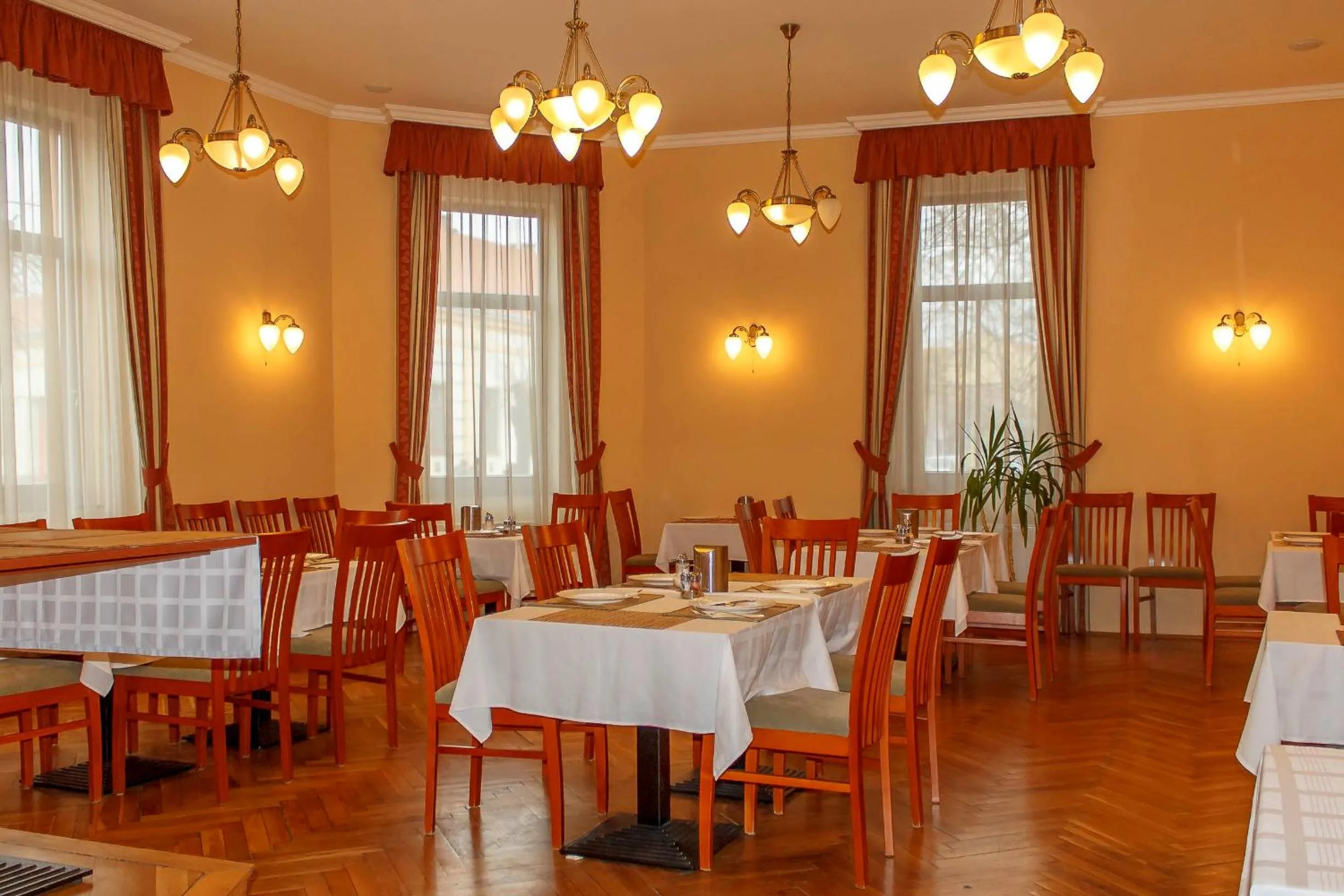 Restaurant/places to eat in Pannon Hotel Bejelentkezés 20 óráig, Check-in until 20 o'clock, Einchecken bis 20 Uhr