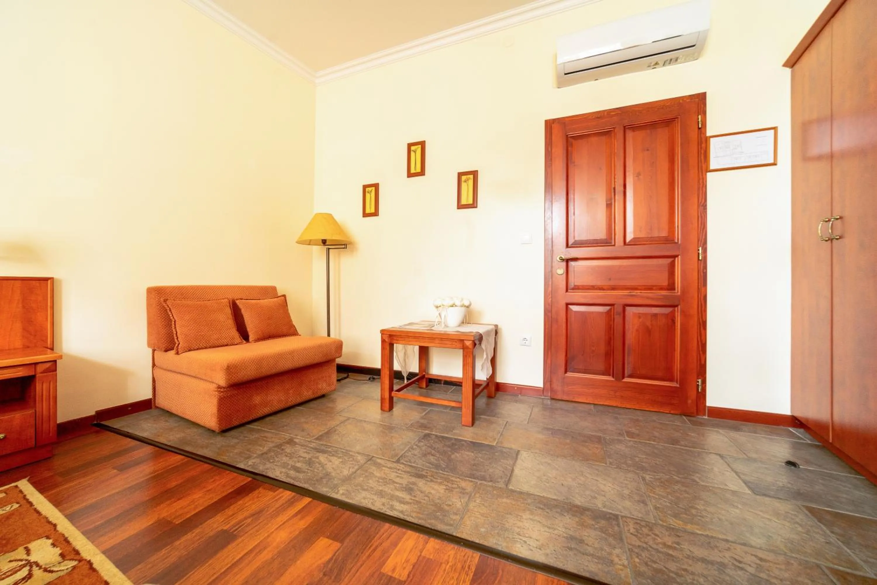 Pannon Hotel Bejelentkezés 20 óráig, Check-in until 20 o'clock, Einchecken bis 20 Uhr