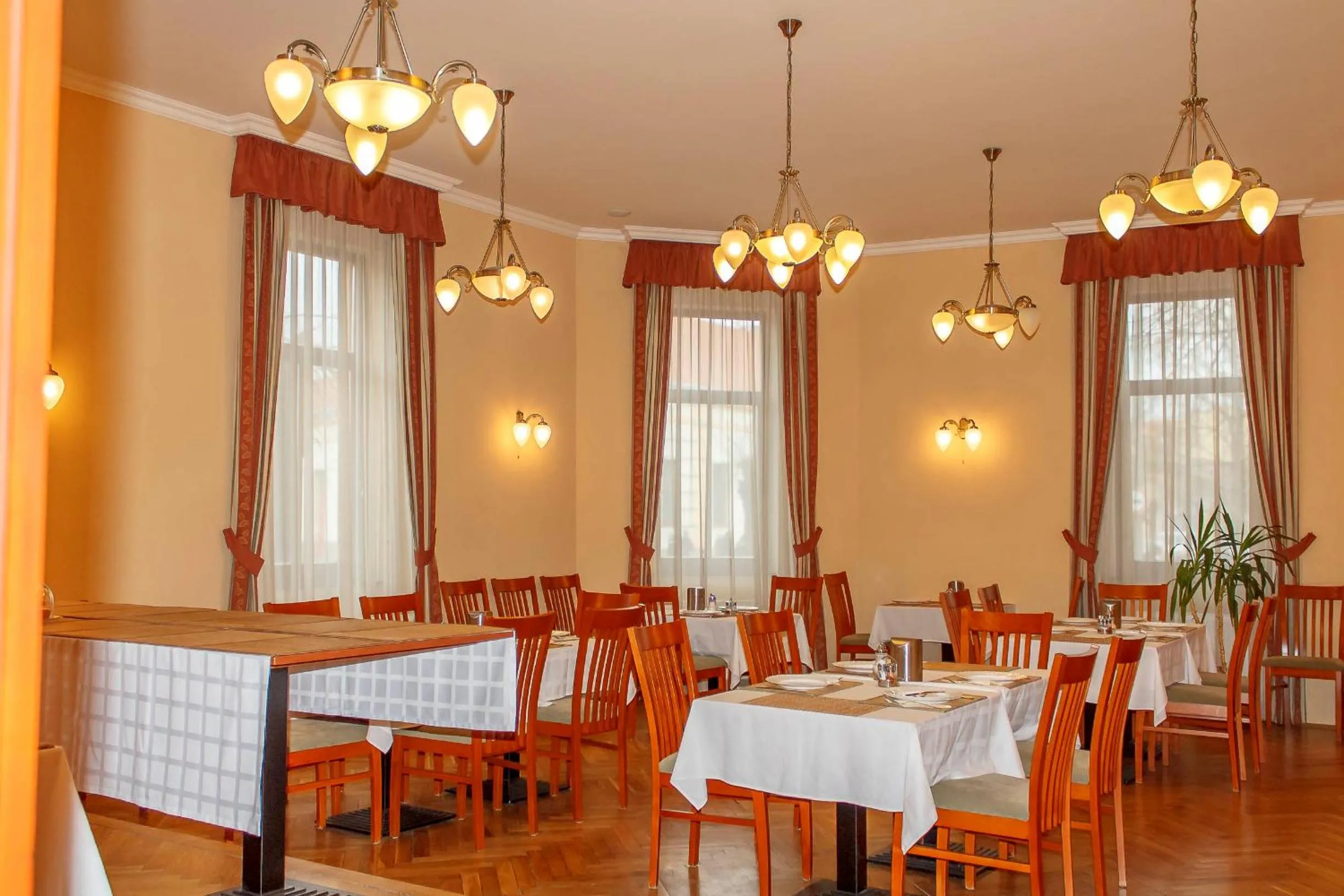 Restaurant/places to eat in Pannon Hotel Bejelentkezés 20 óráig, Check-in until 20 o'clock, Einchecken bis 20 Uhr