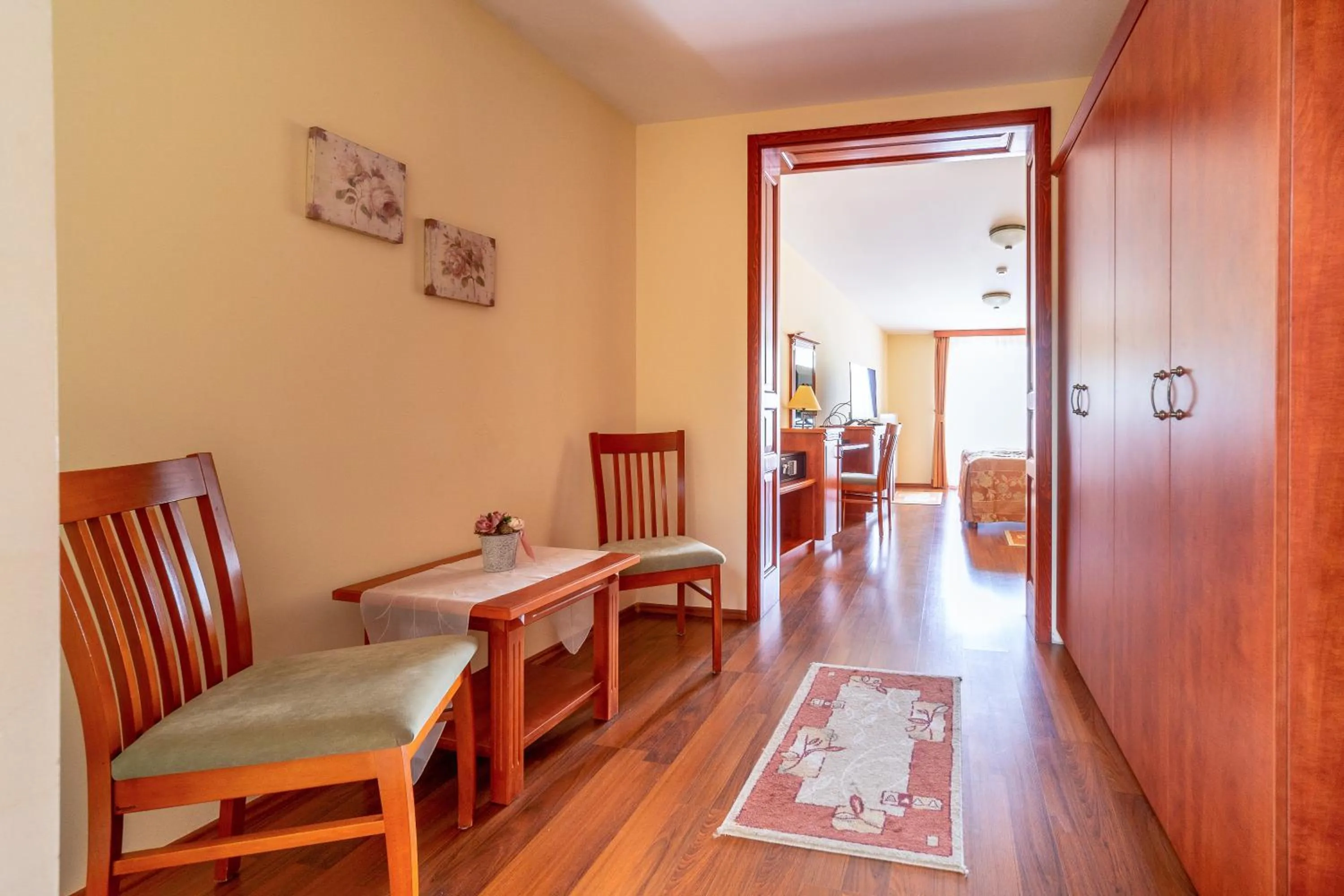 Pannon Hotel Bejelentkezés 20 óráig, Check-in until 20 o'clock, Einchecken bis 20 Uhr